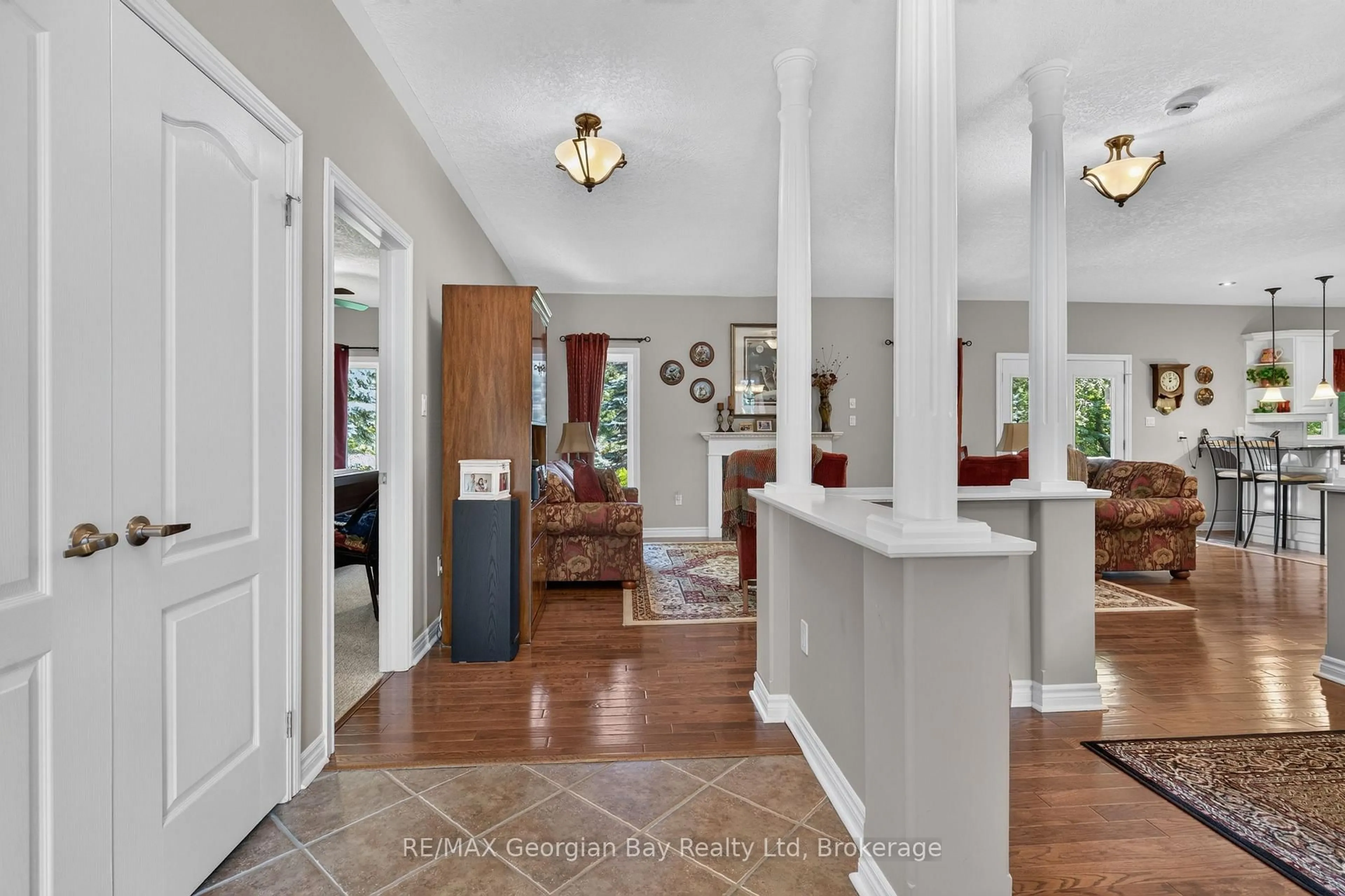 Indoor entryway for 1339 Tiny Beaches Rd, Tiny Ontario L9M 0H3