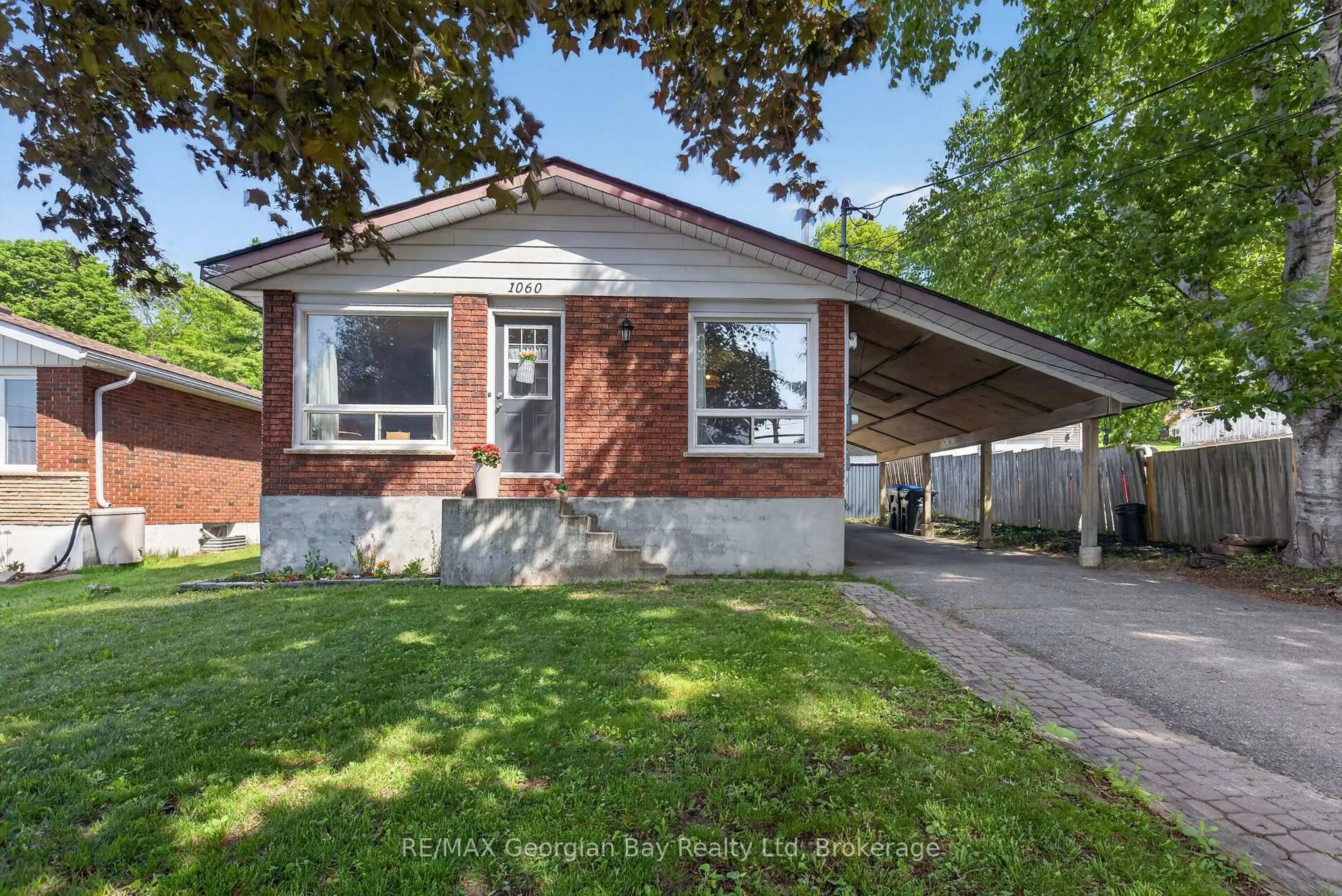 Home with brick exterior material, street for 1060 HARBOURVIEW Dr, Midland Ontario L4R 5J4