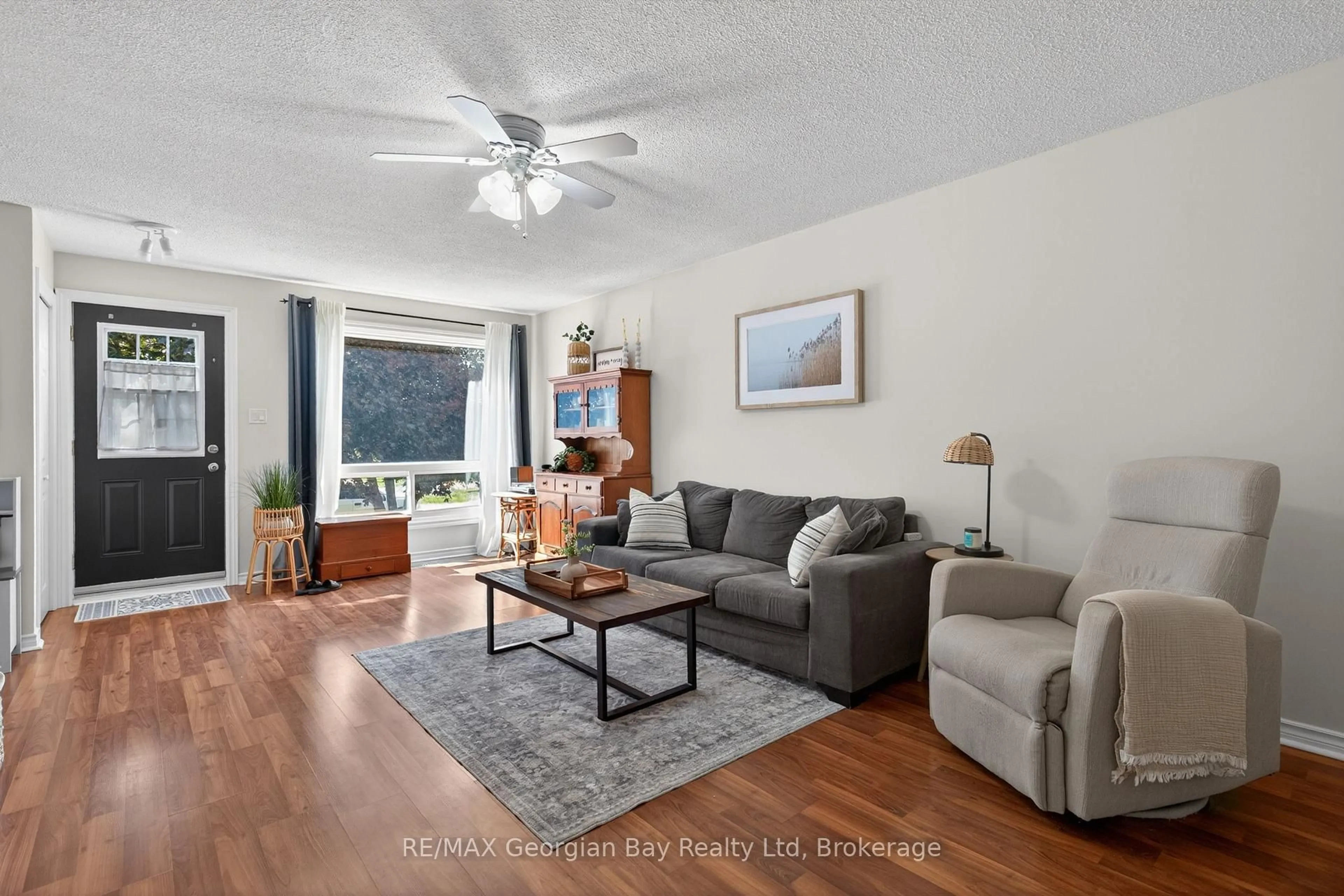 Living room with furniture, wood/laminate floor for 1060 HARBOURVIEW Dr, Midland Ontario L4R 5J4