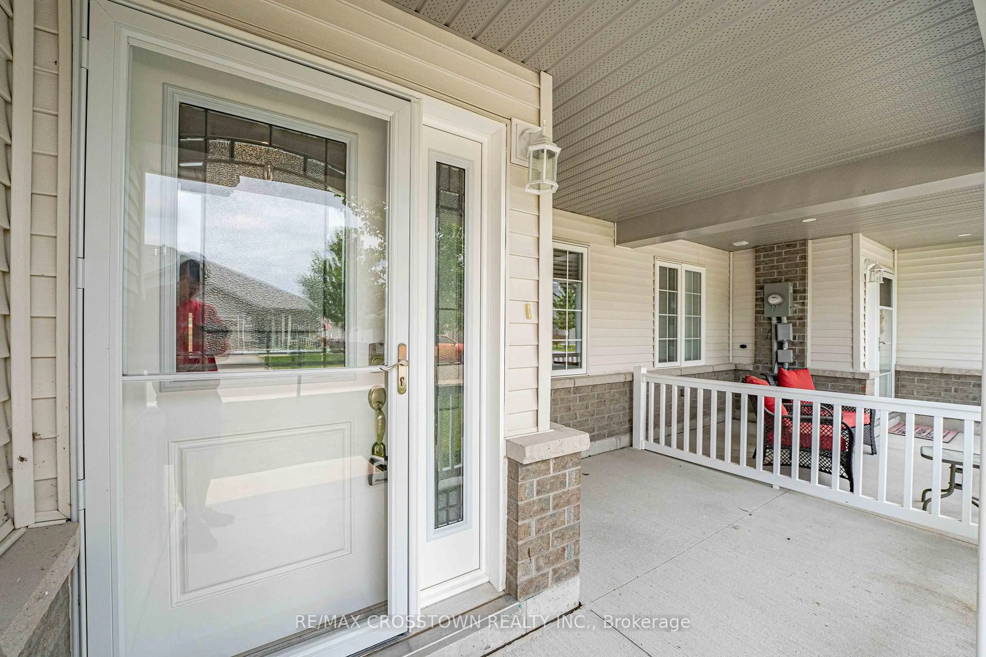 Indoor entryway for 70 Ivy Cres, Wasaga Beach Ontario L9Z 0H8