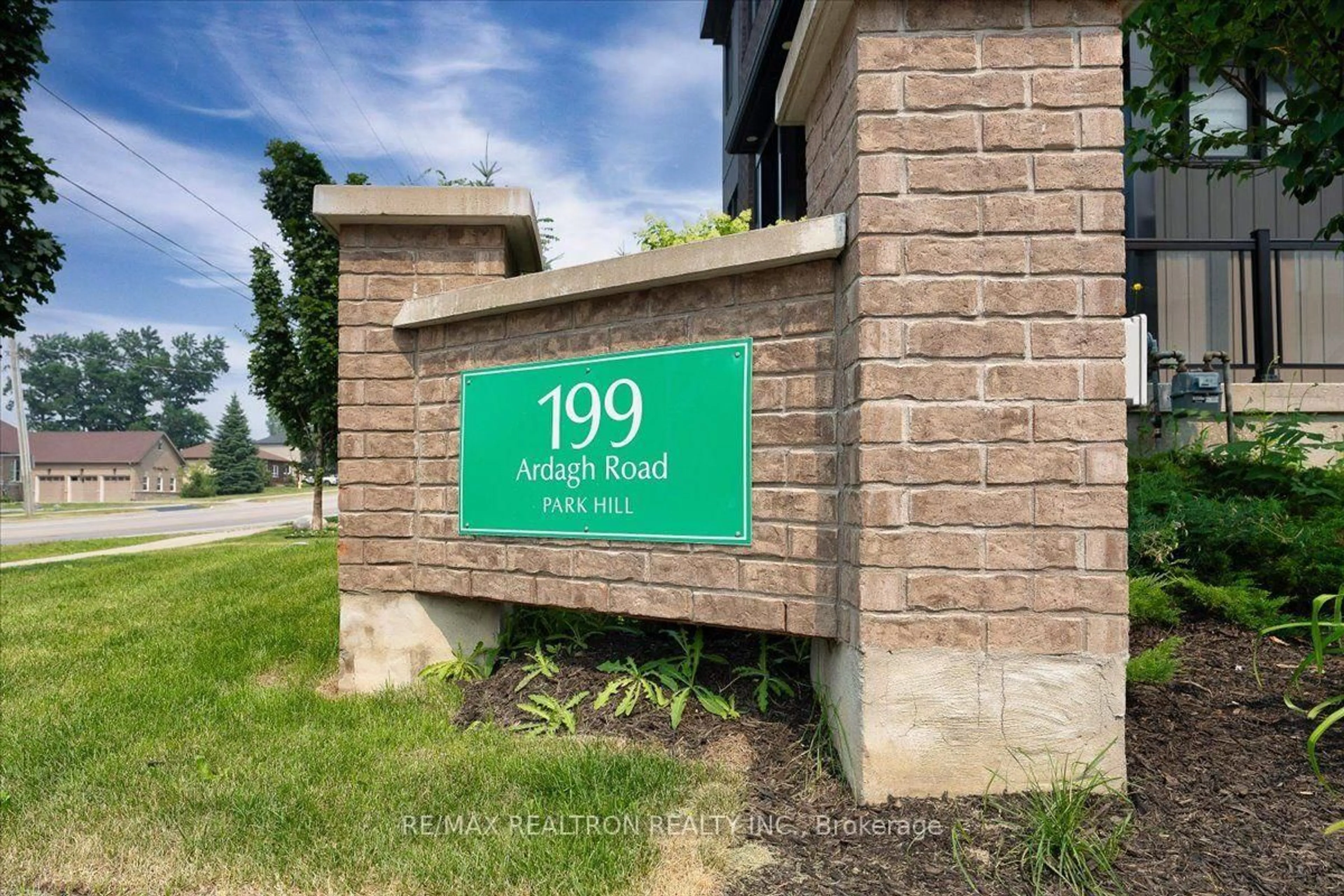 Indoor entryway for 199 Ardagh Rd #37, Barrie Ontario L4N 0L1