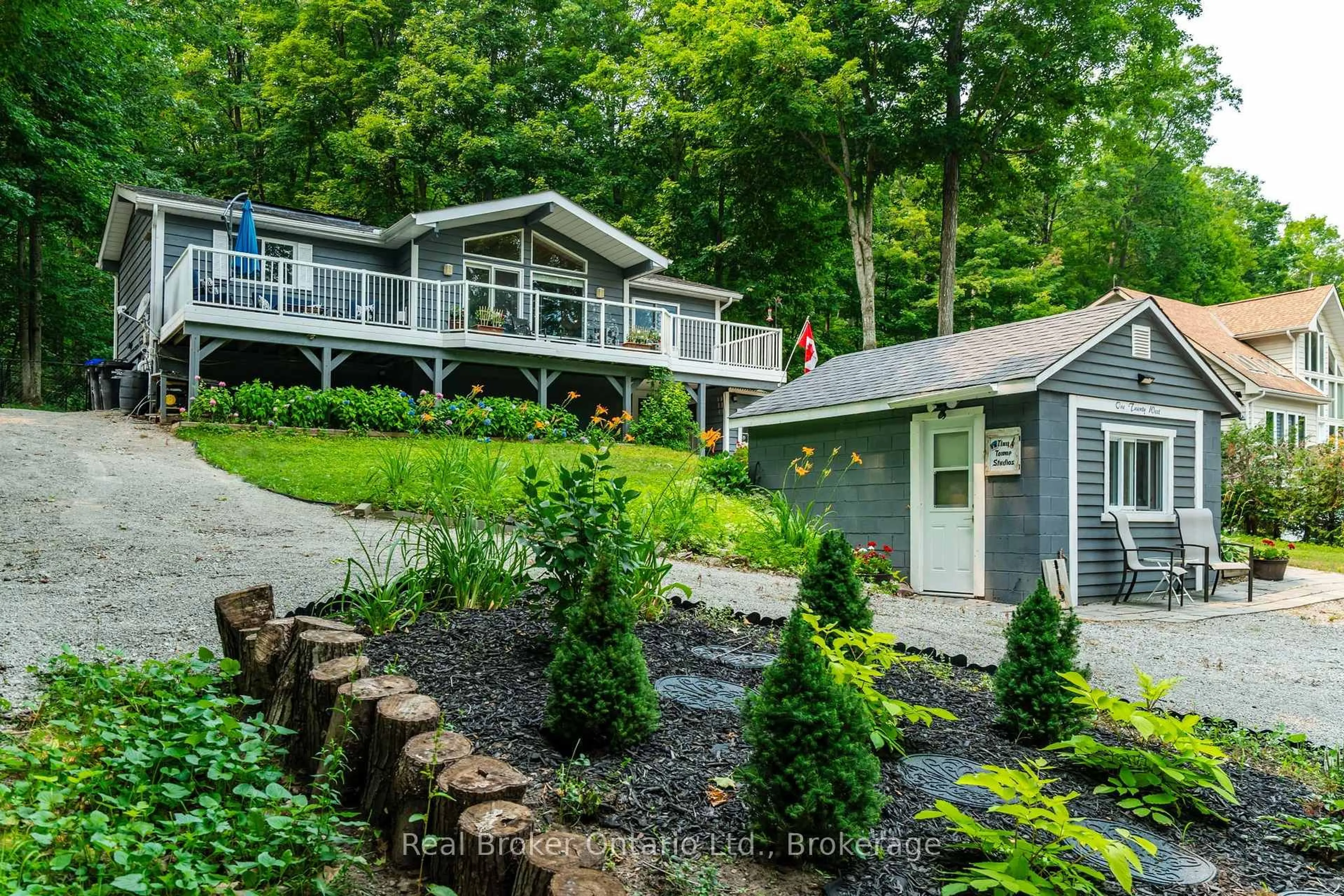 Home with vinyl exterior material, water/lake/river/ocean view for 120 Farlain Lake Rd, Tiny Ontario L9M 0B9