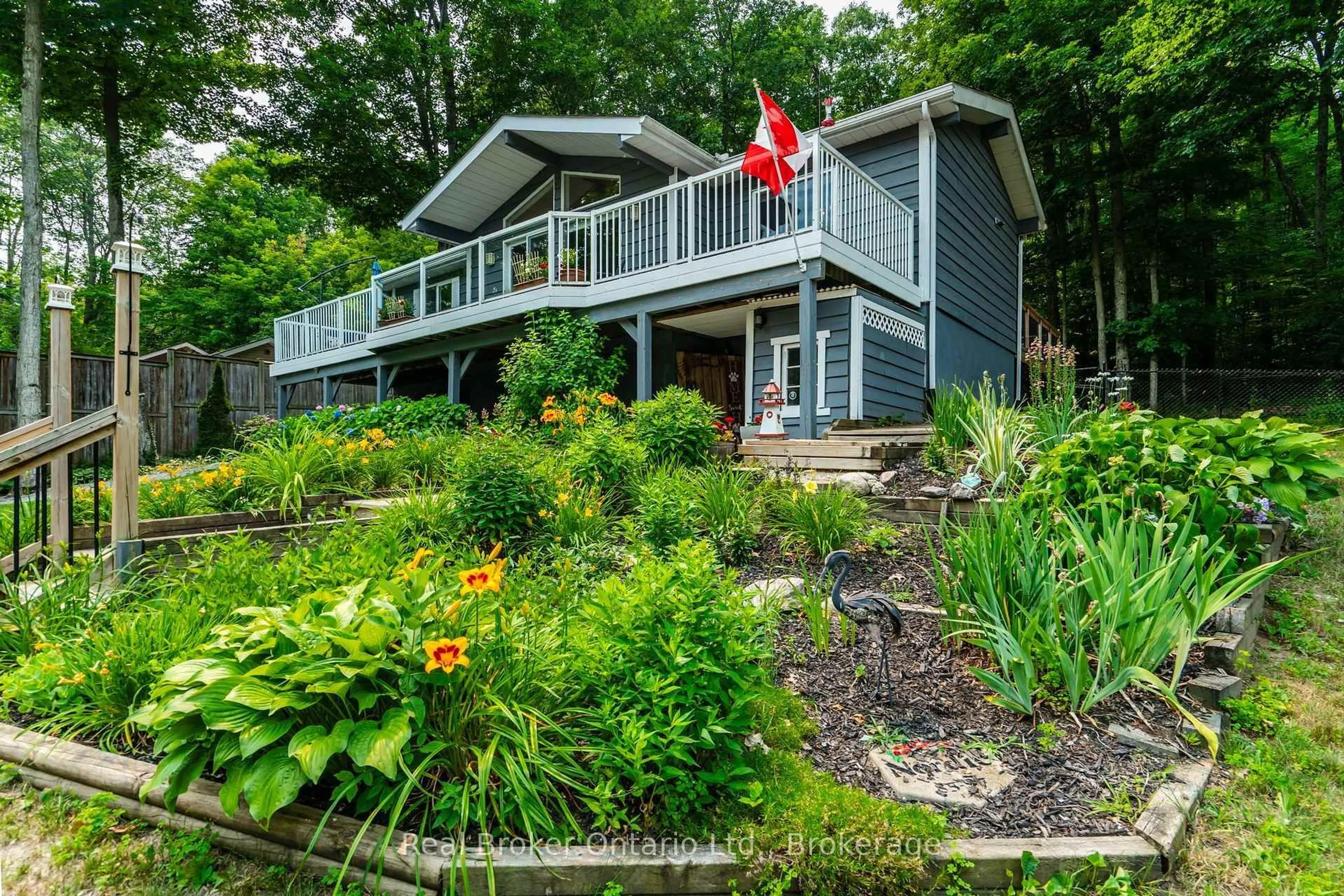 Home with vinyl exterior material, water/lake/river/ocean view for 120 Farlain Lake Rd, Tiny Ontario L9M 0B9