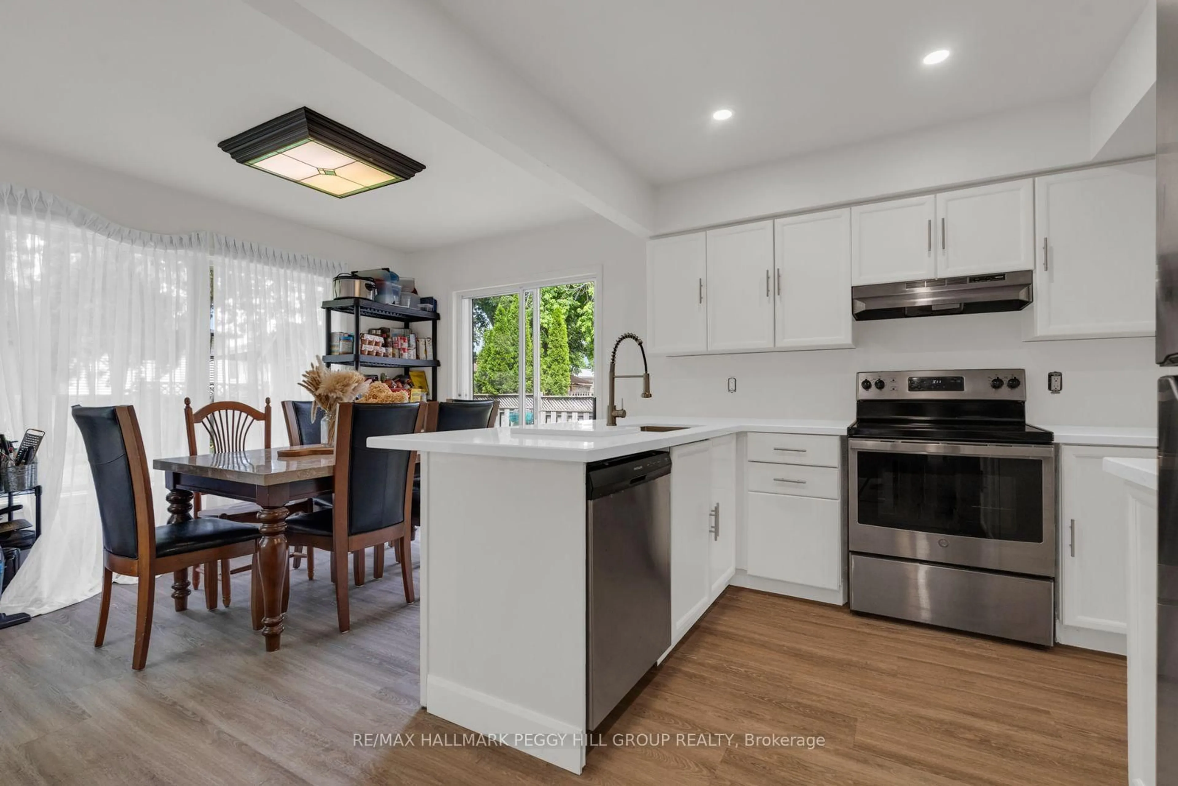 Open concept kitchen, ceramic/tile floor for 468 Grove St, Barrie Ontario L4M 5W3