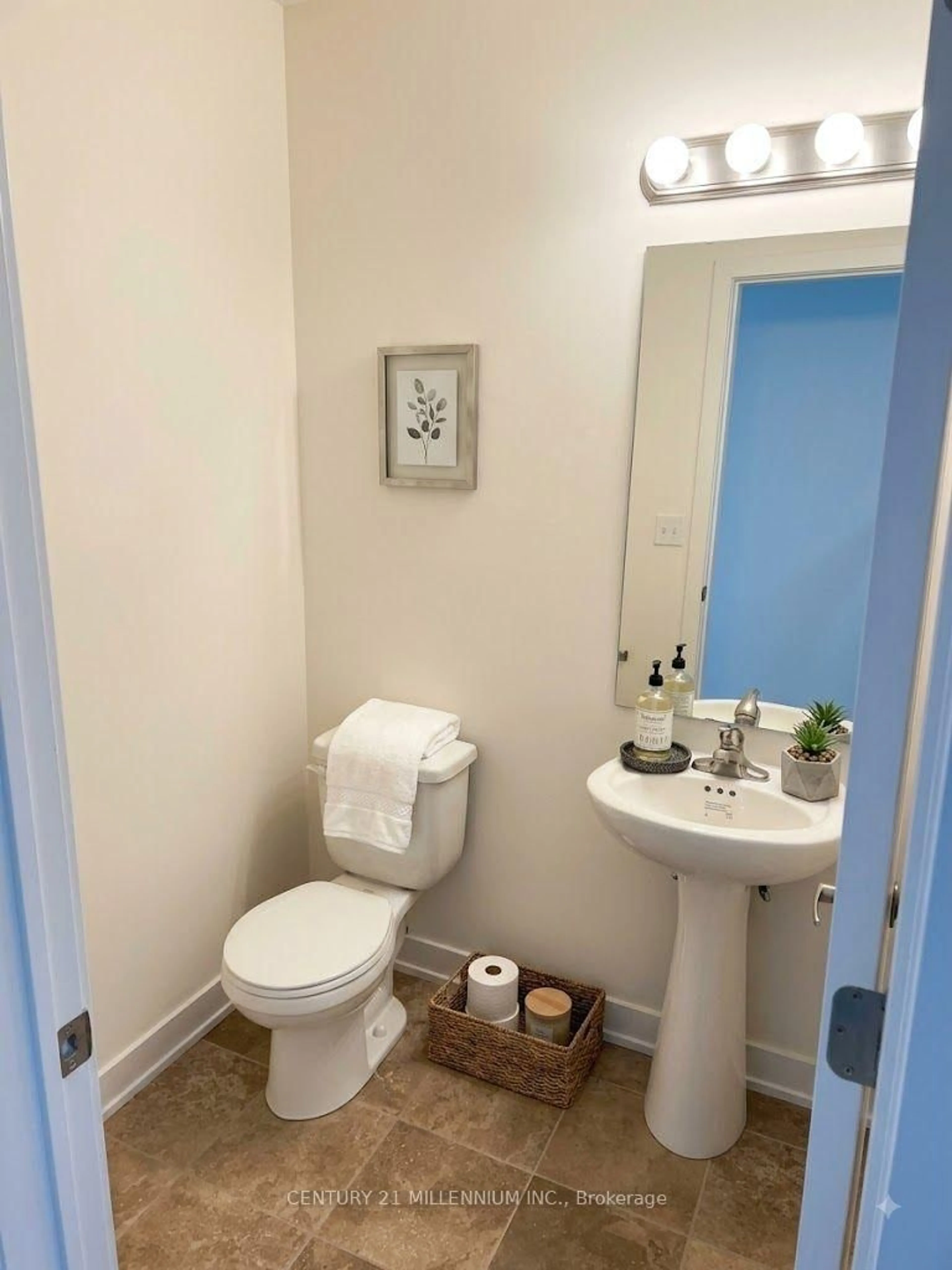 Standard bathroom, unknown for 26 Westwood Ave, Barrie Ontario L9J 0M6