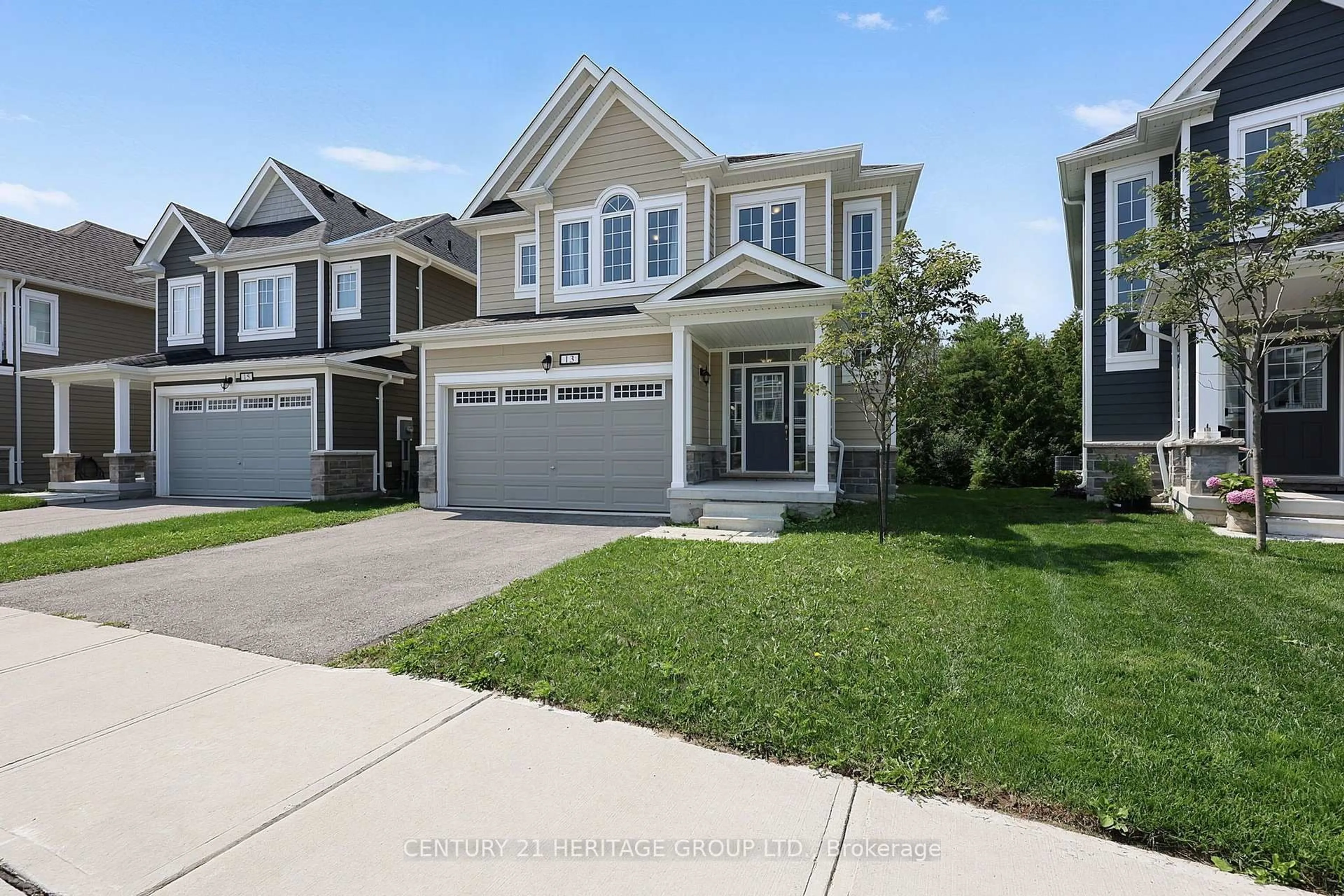 Home with vinyl exterior material, street for 13 Abby Dr, Wasaga Beach Ontario L9Z 0K1