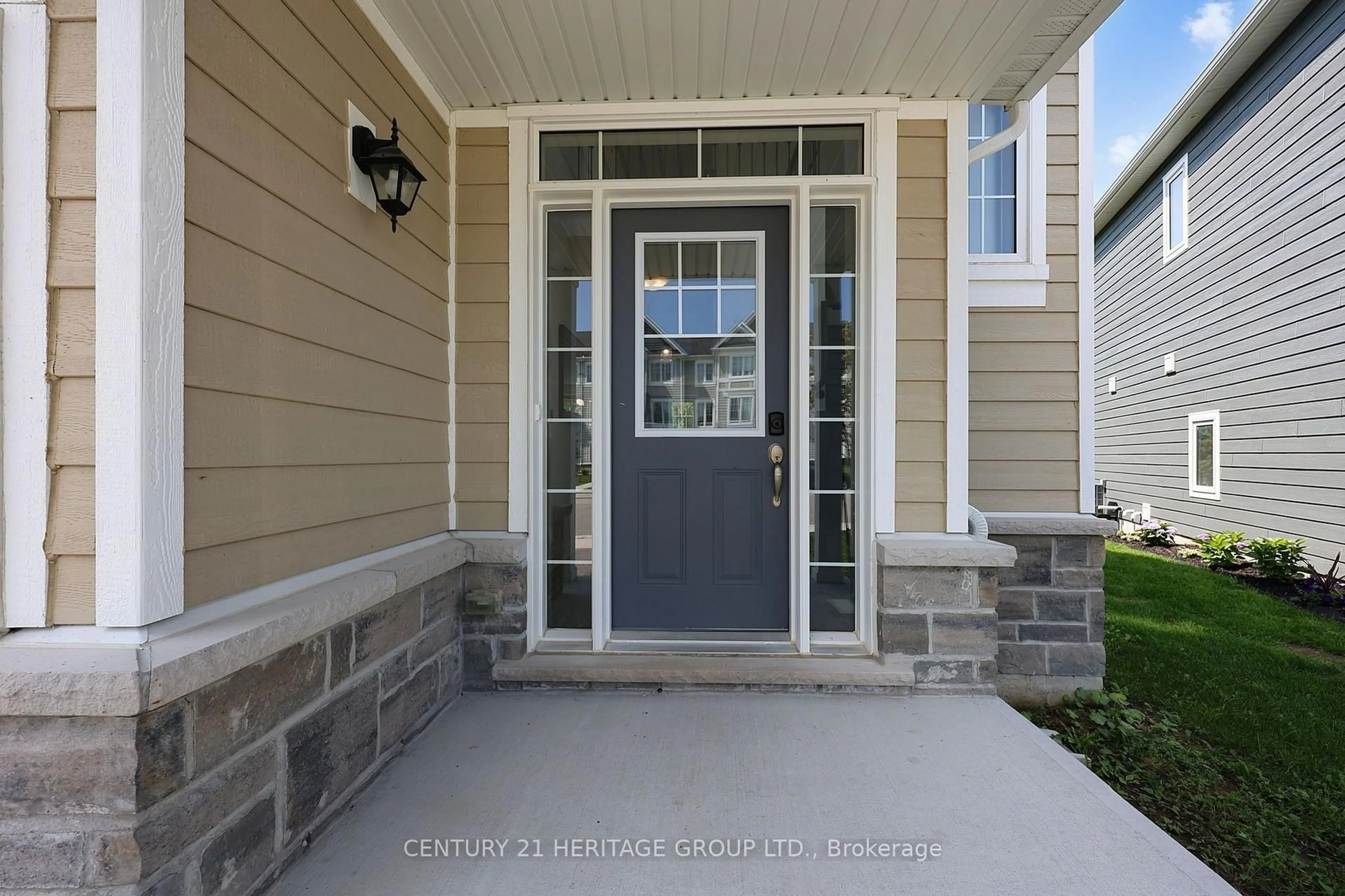 Indoor entryway for 13 Abby Dr, Wasaga Beach Ontario L9Z 0K1