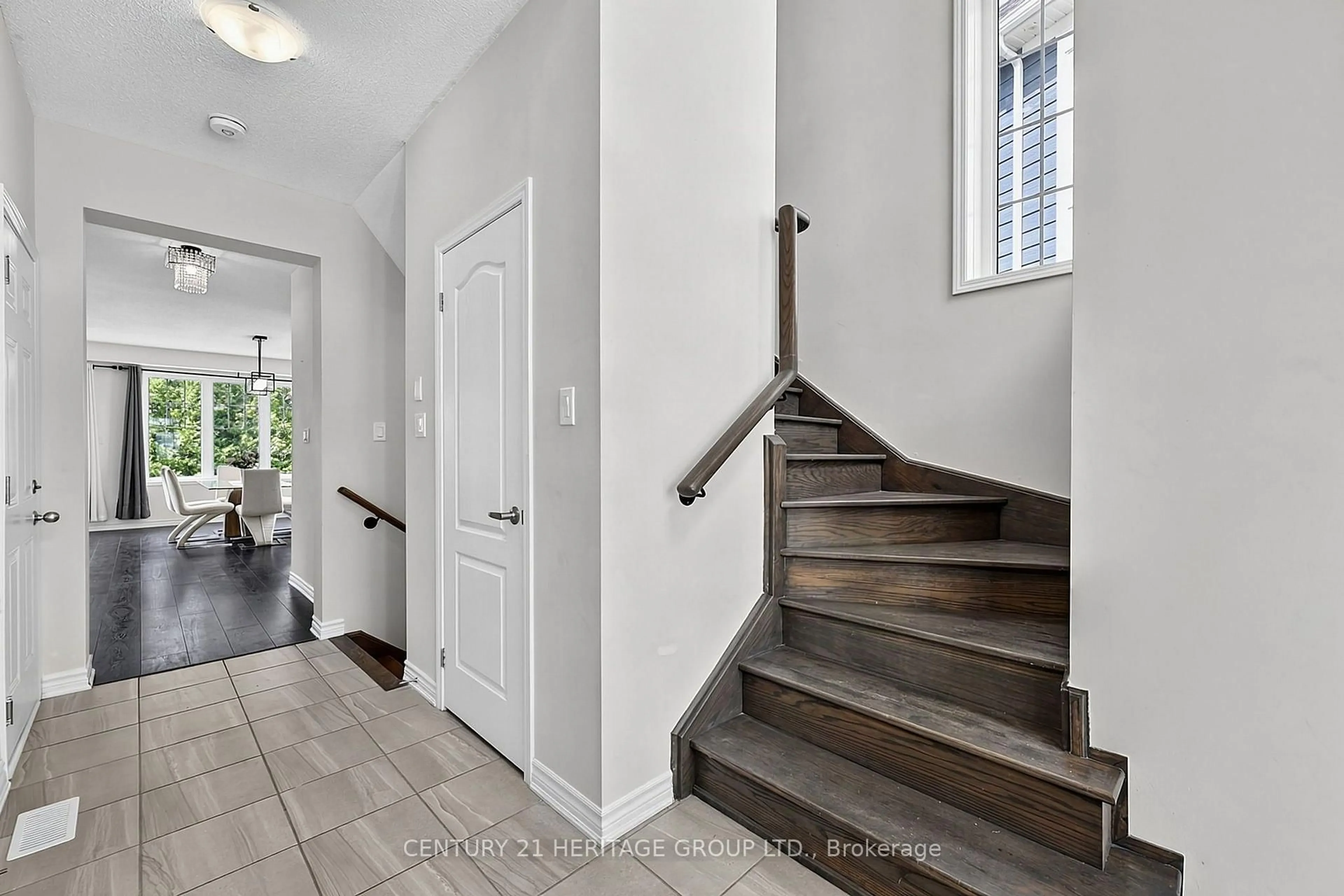 Indoor entryway for 13 Abby Dr, Wasaga Beach Ontario L9Z 0K1
