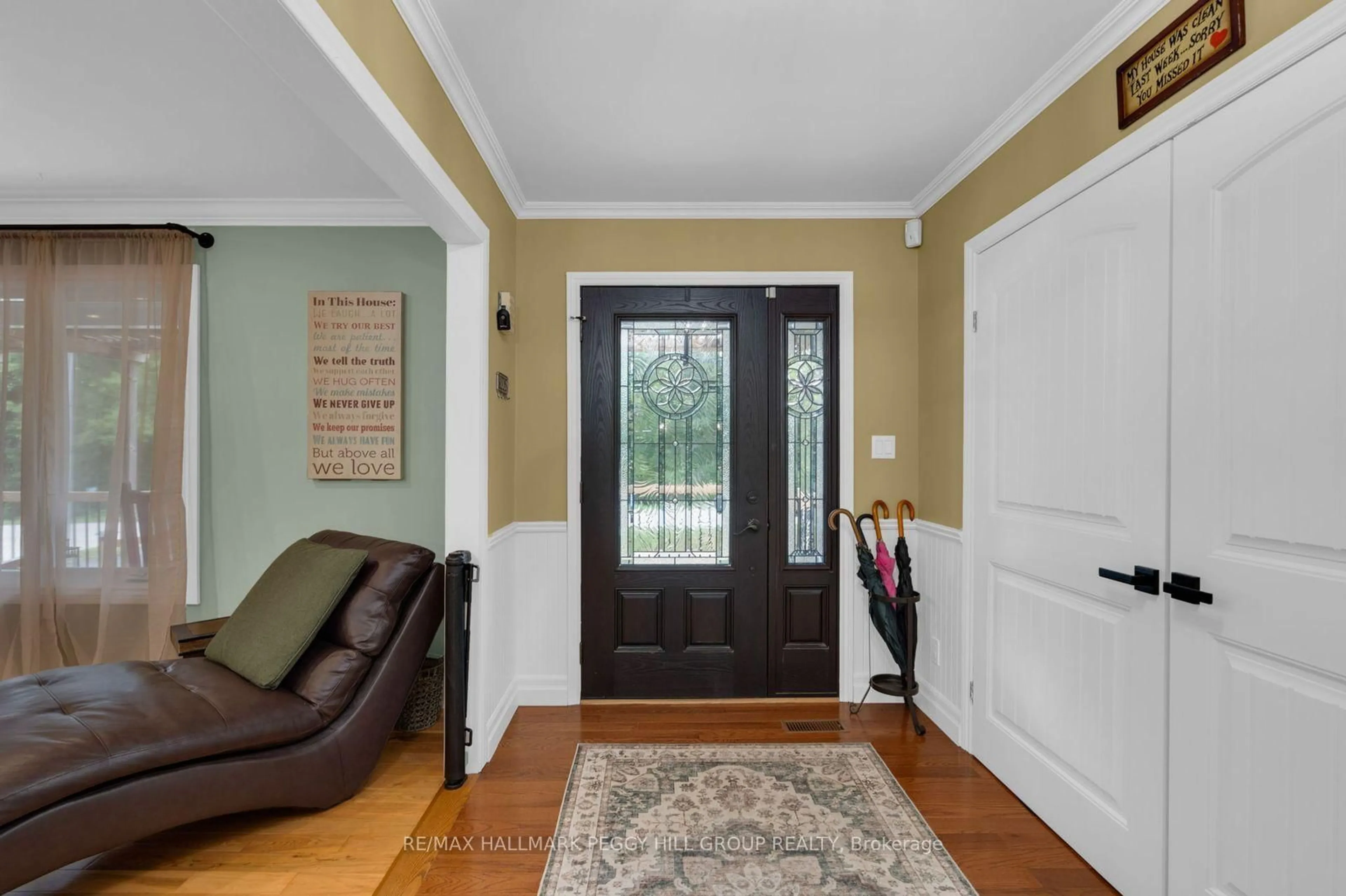 Indoor entryway for 2889 Fairgrounds Rd, Clearview Ontario L0M 1G0