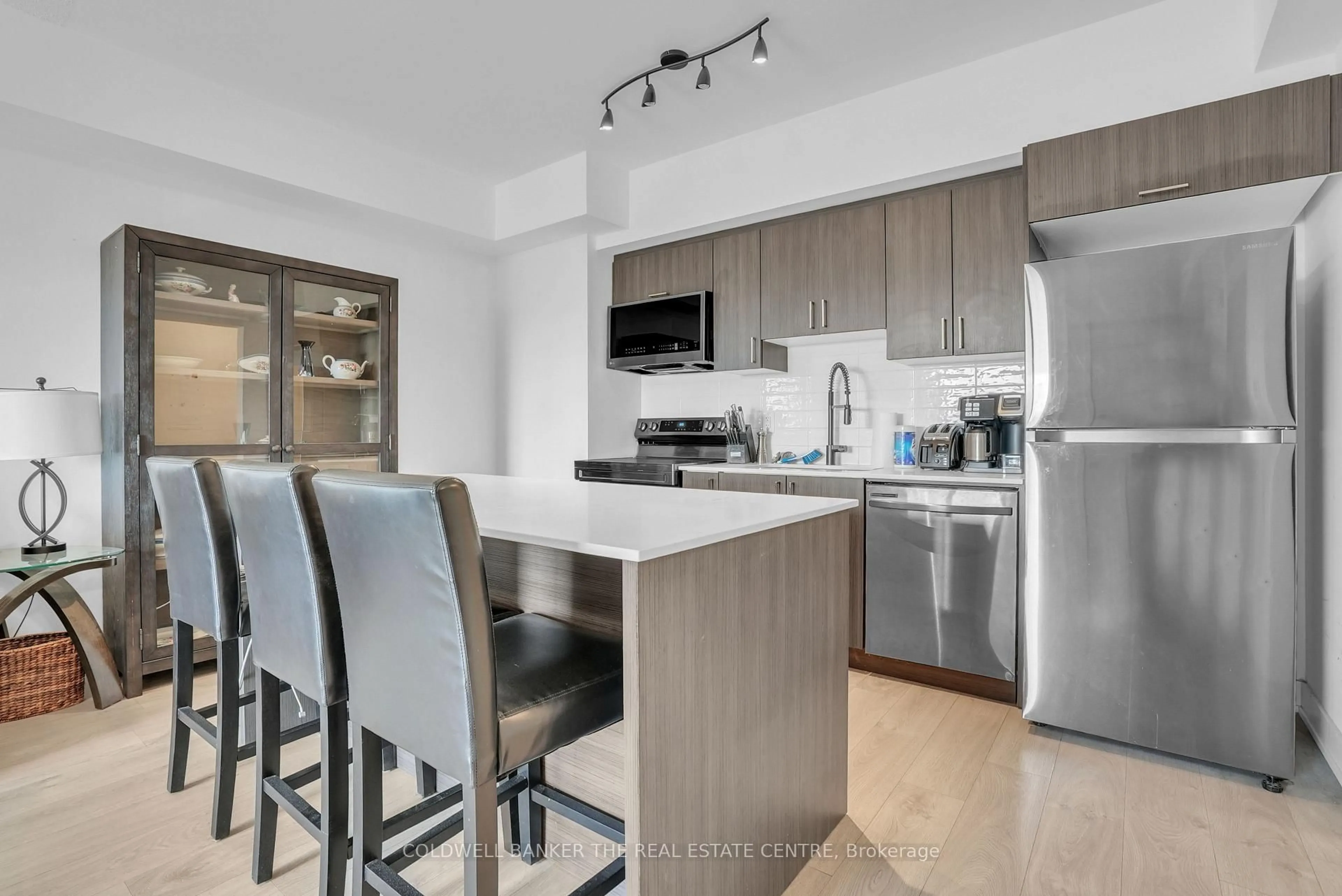 Open concept kitchen, unknown for 5 Chef Lane #512, Barrie Ontario L9J 0J8