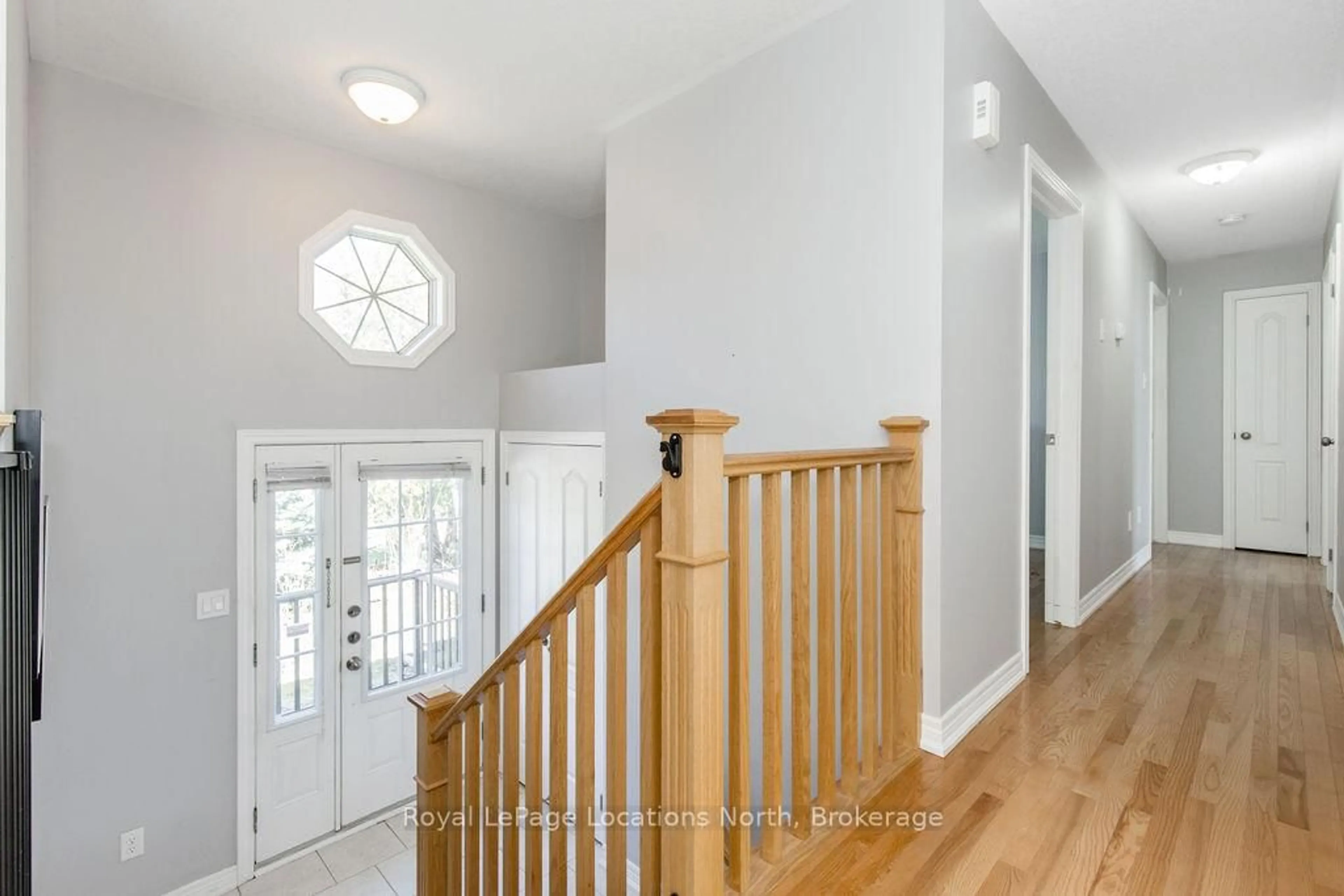 Indoor entryway for 45 William Ave, Wasaga Beach Ontario L9Z 2X3