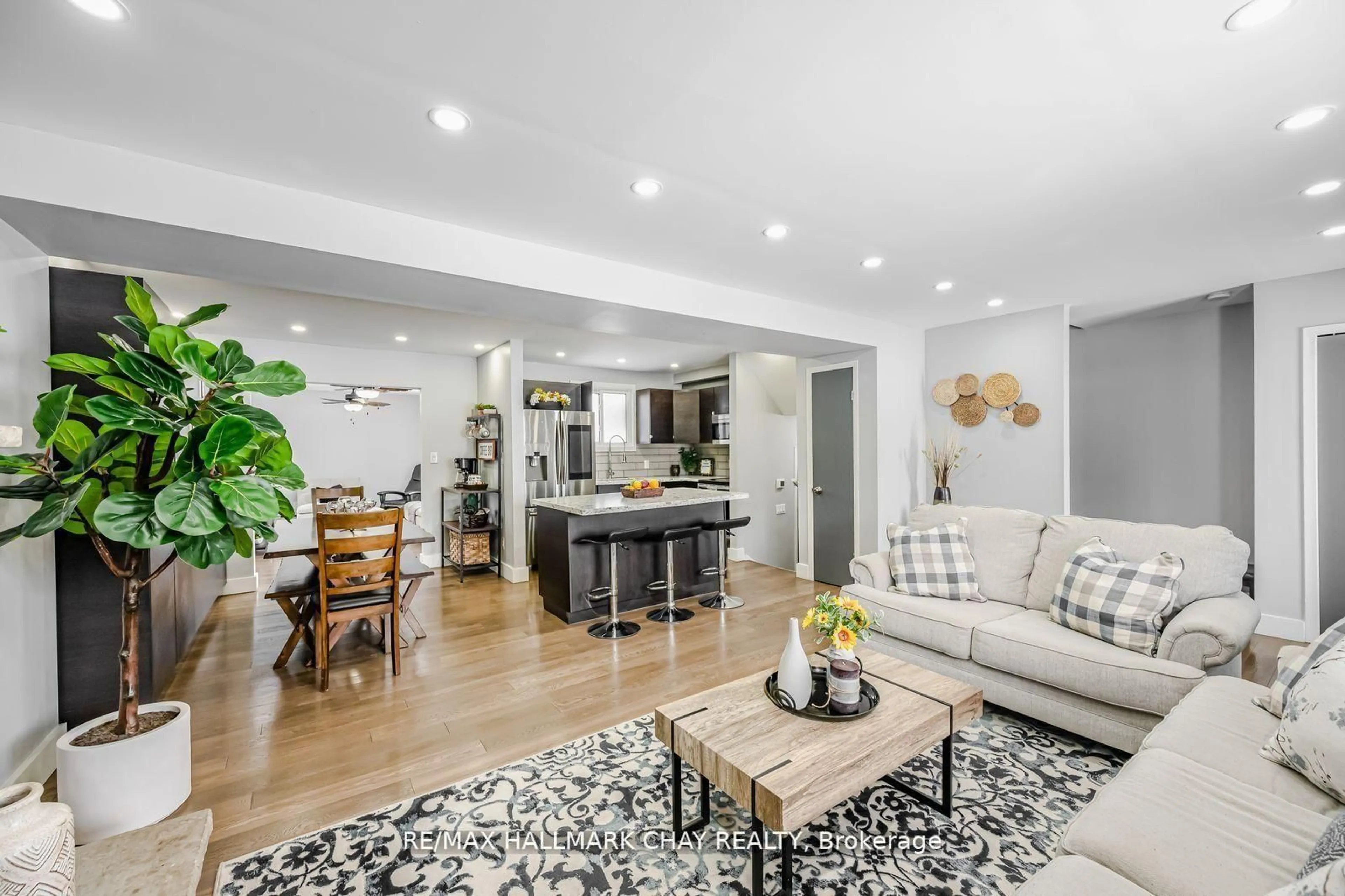 Open concept kitchen, unknown for 17 Walker Ave, Orillia Ontario L3V 6G8
