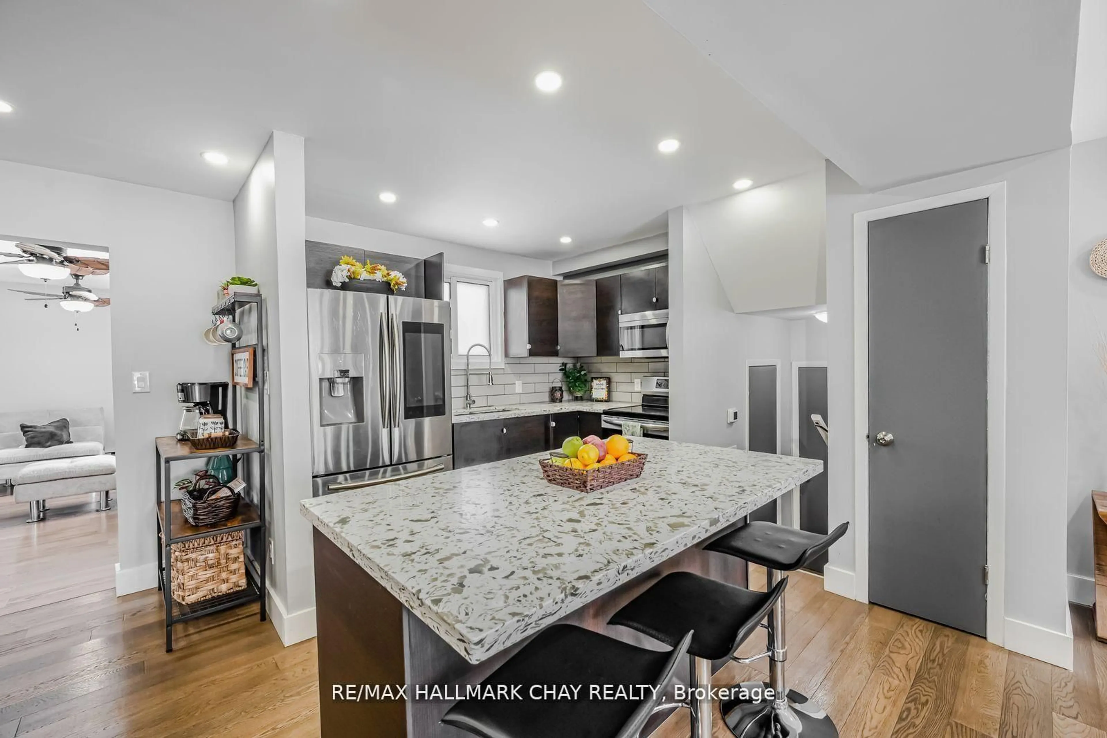 Open concept kitchen, ceramic/tile floor for 17 Walker Ave, Orillia Ontario L3V 6G8
