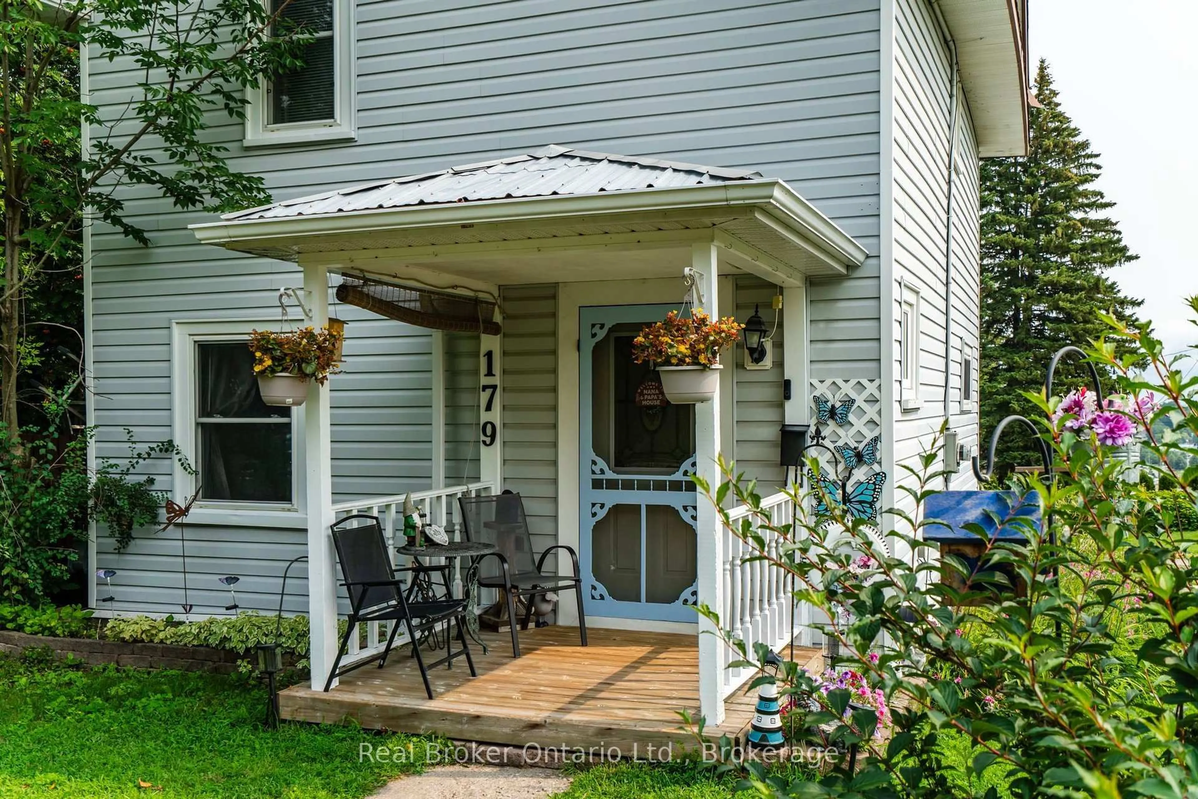 Patio, street for 179 Seventh St, Midland Ontario L4R 3Z3