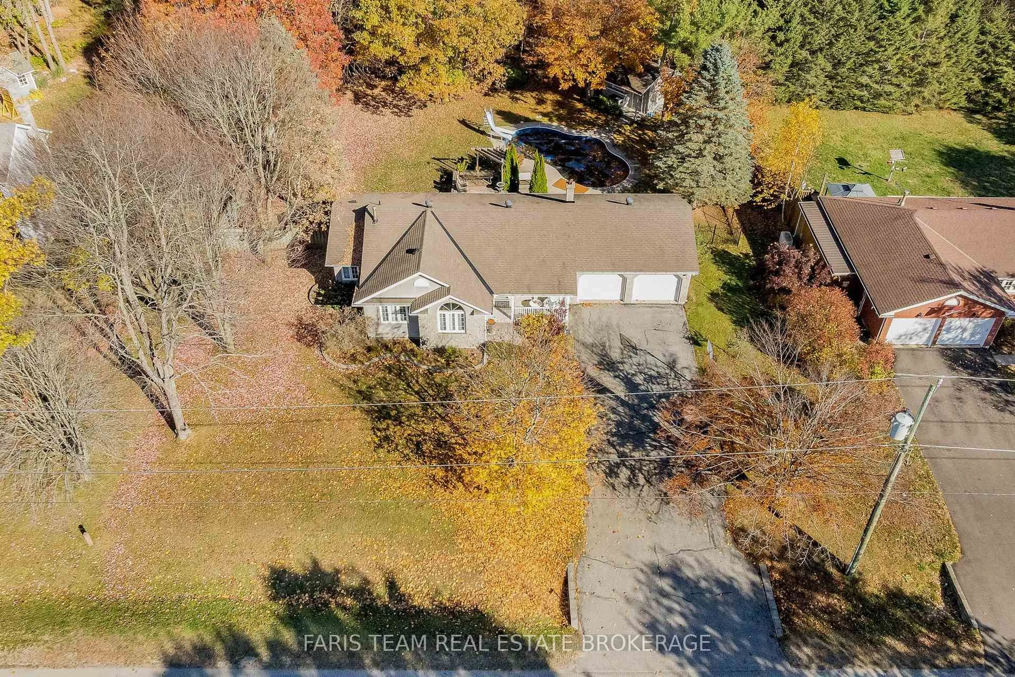A pic from outside/outdoor area/front of a property/back of a property/a pic from drone, street for 21 Maryjane Rd, Tiny Ontario L0L 2T0