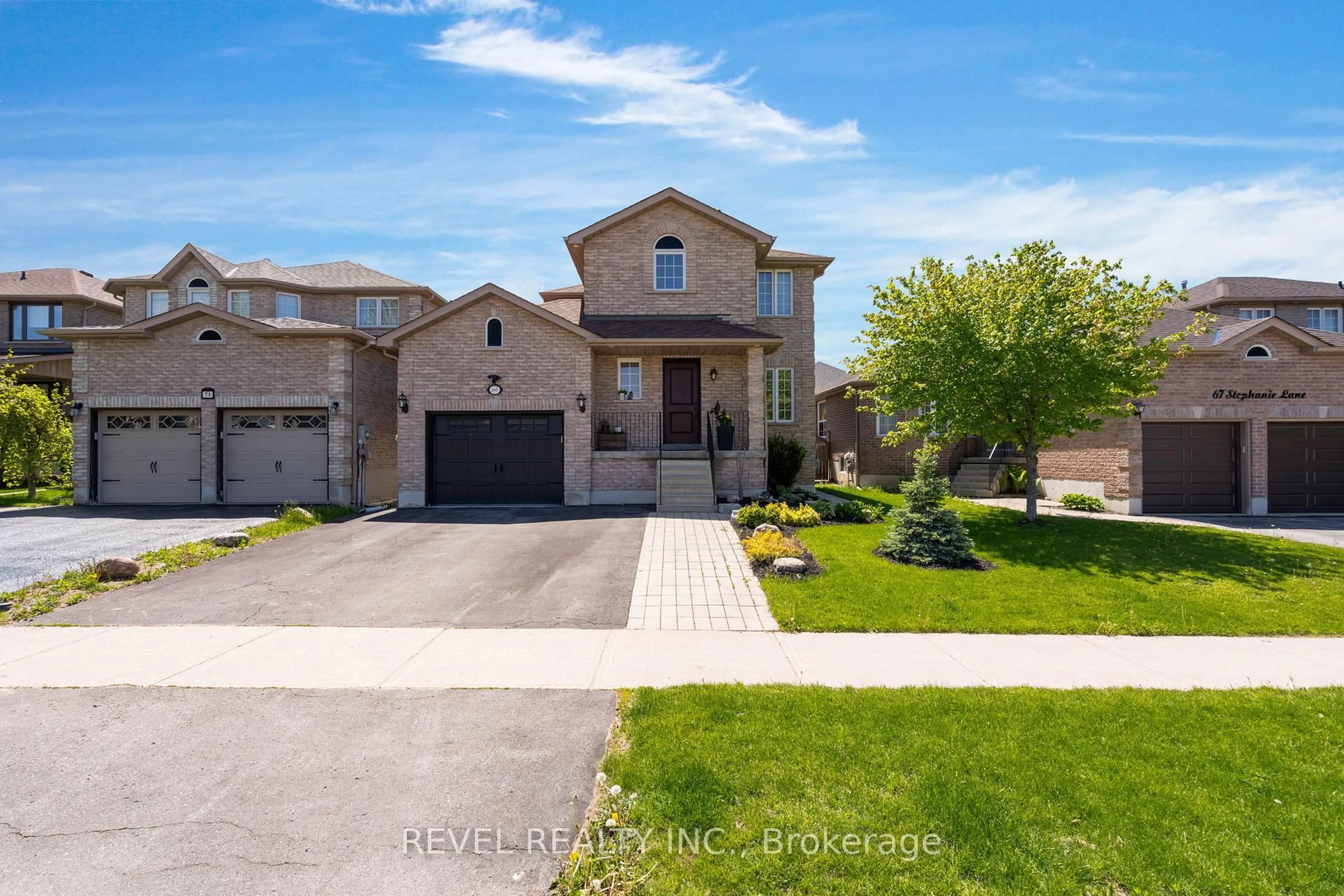 A pic from outside/outdoor area/front of a property/back of a property/a pic from drone, street for 69 Stephanie Lane, Barrie Ontario L4N 0V9