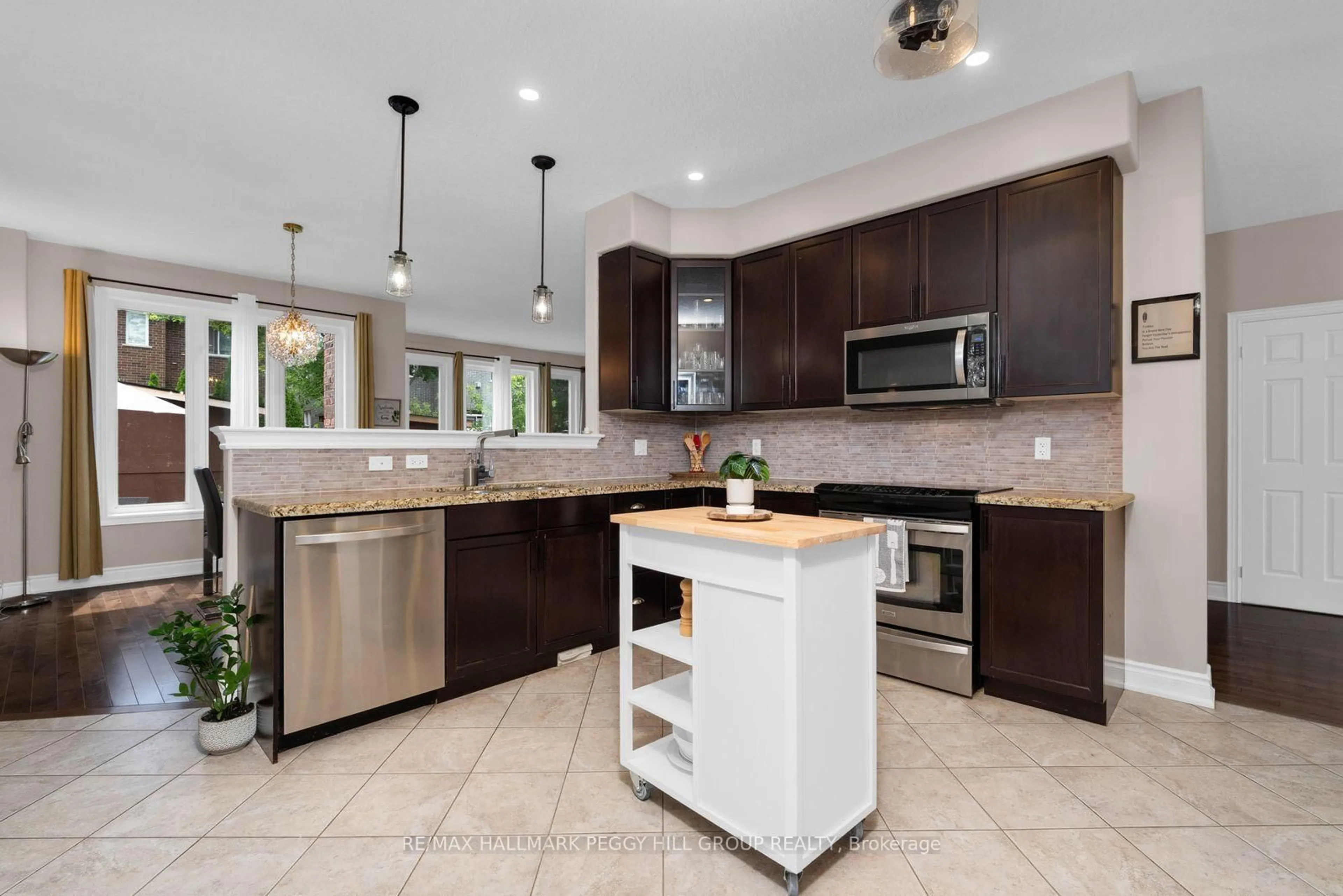 Open concept kitchen, ceramic/tile floor for 77 Graihawk Dr, Barrie Ontario L4N 6G7