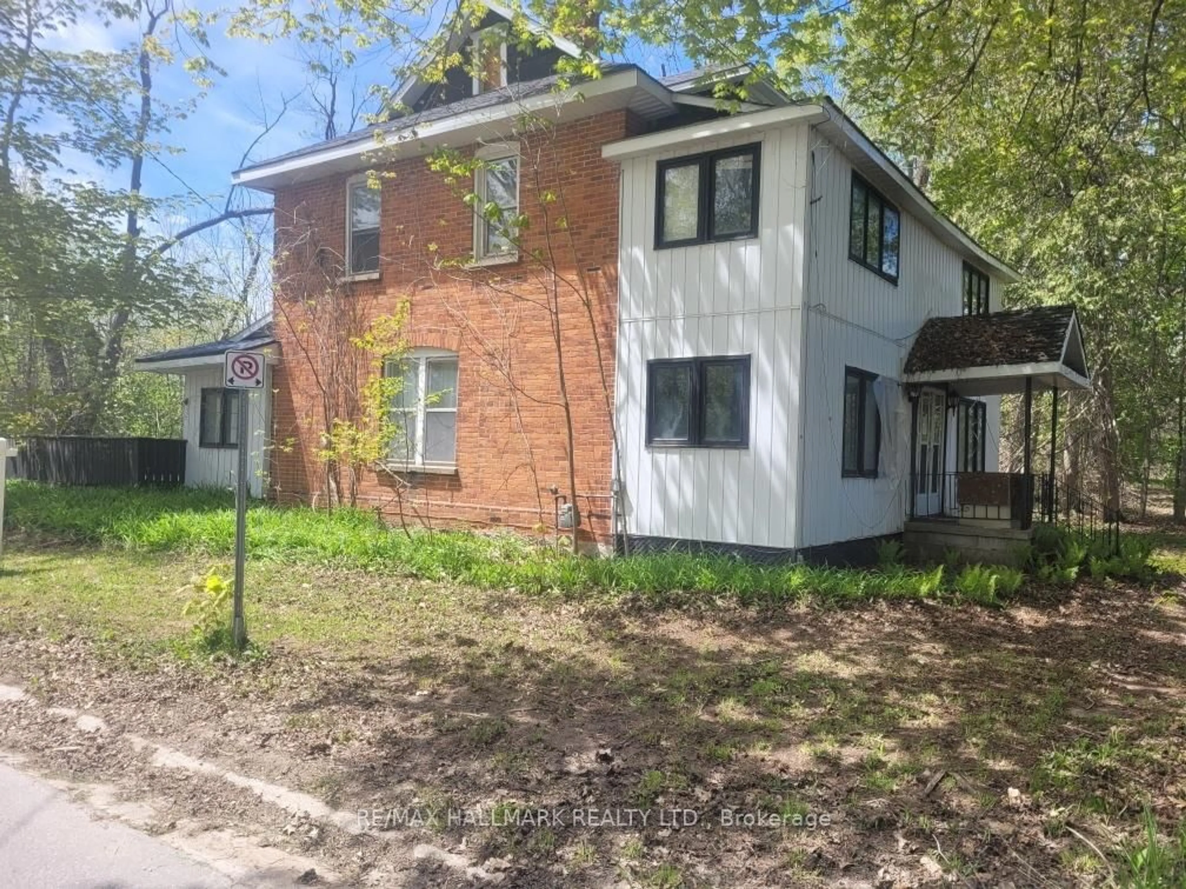 A pic from outside/outdoor area/front of a property/back of a property/a pic from drone, street for 26 Lakeshore Rd, Oro-Medonte Ontario L0L 2E0