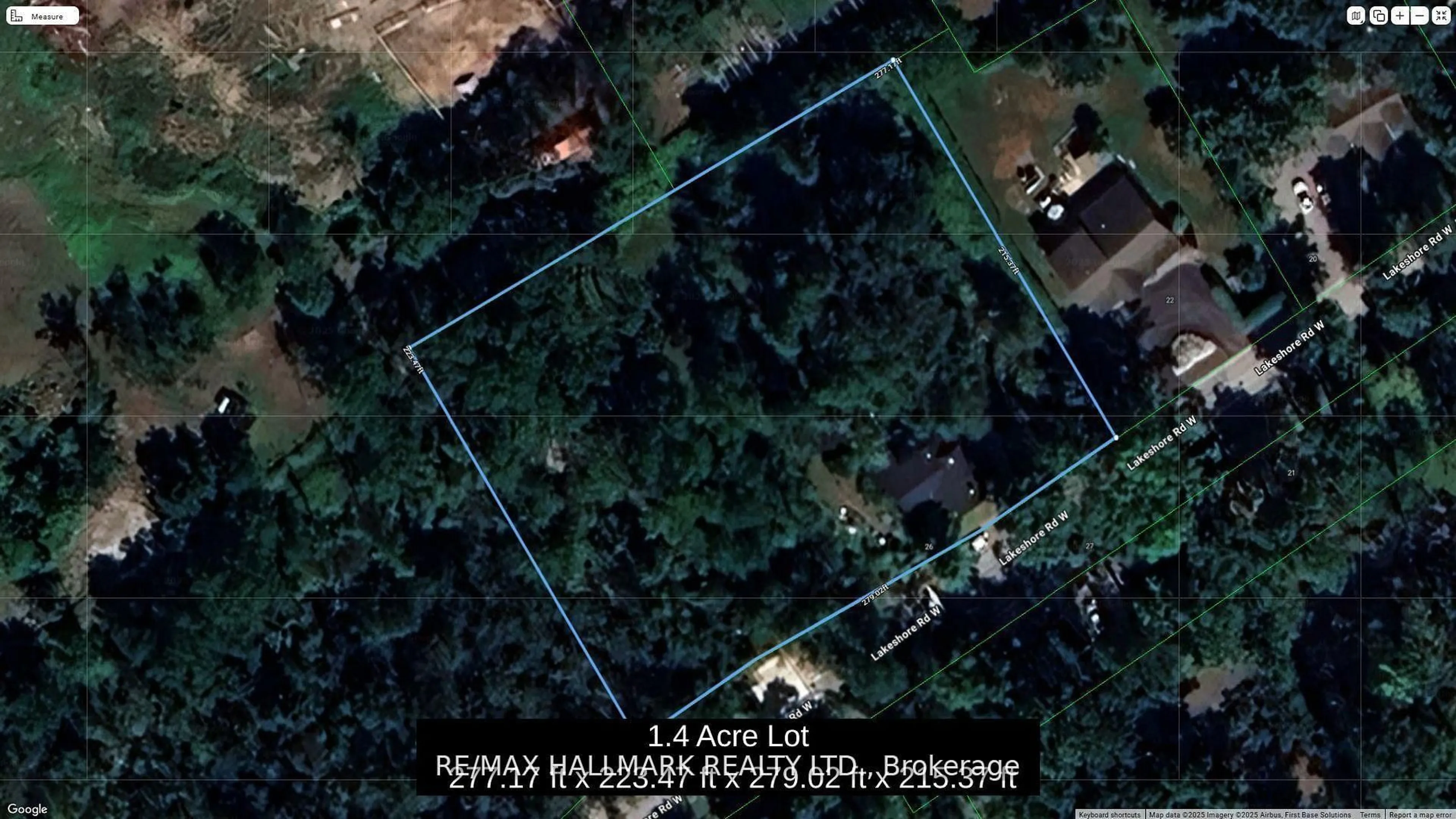 A pic from outside/outdoor area/front of a property/back of a property/a pic from drone, building for 26 Lakeshore Rd, Oro-Medonte Ontario L0L 2E0
