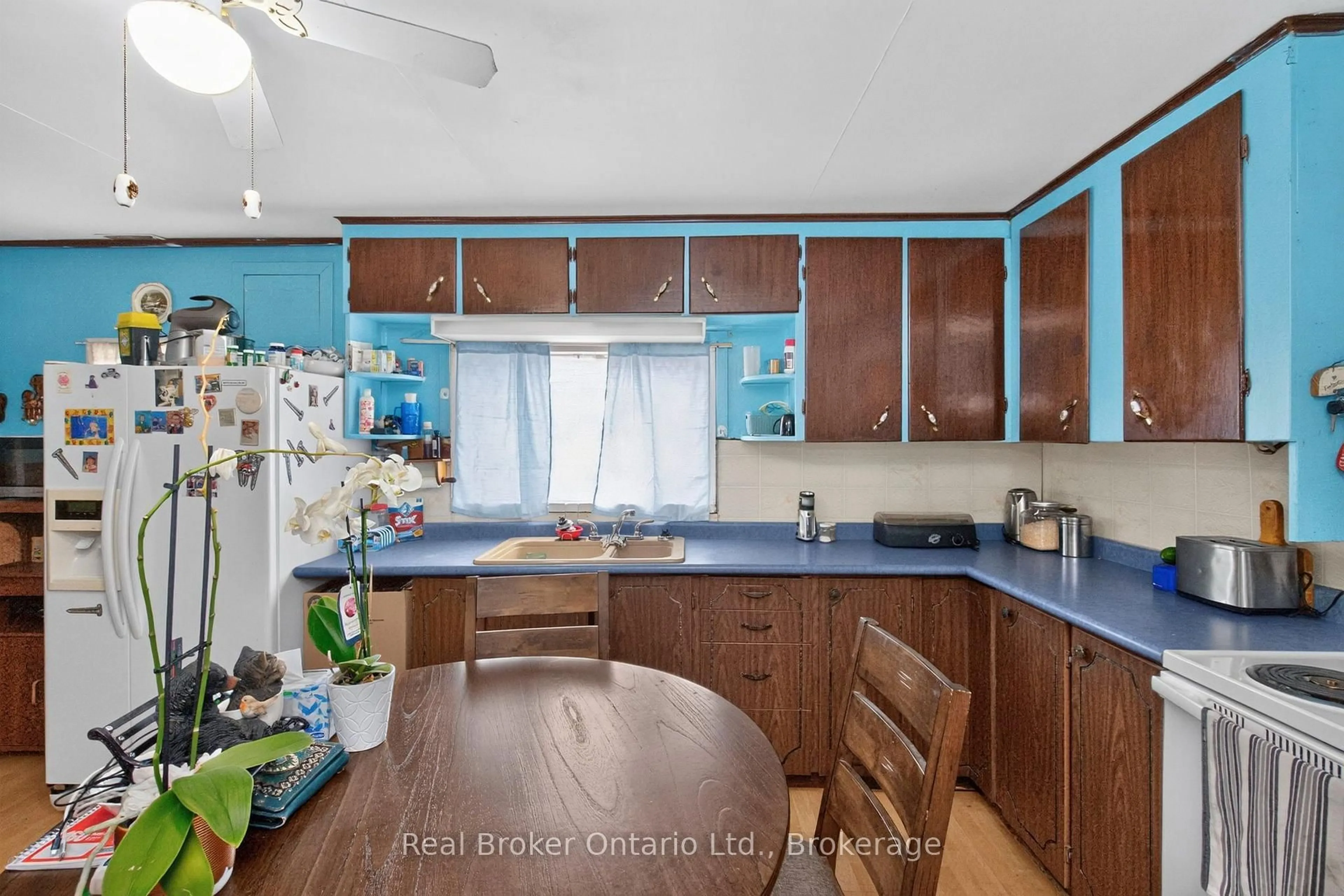 Open concept kitchen, unknown for 137 Fourth St, Midland Ontario L4R 3S9