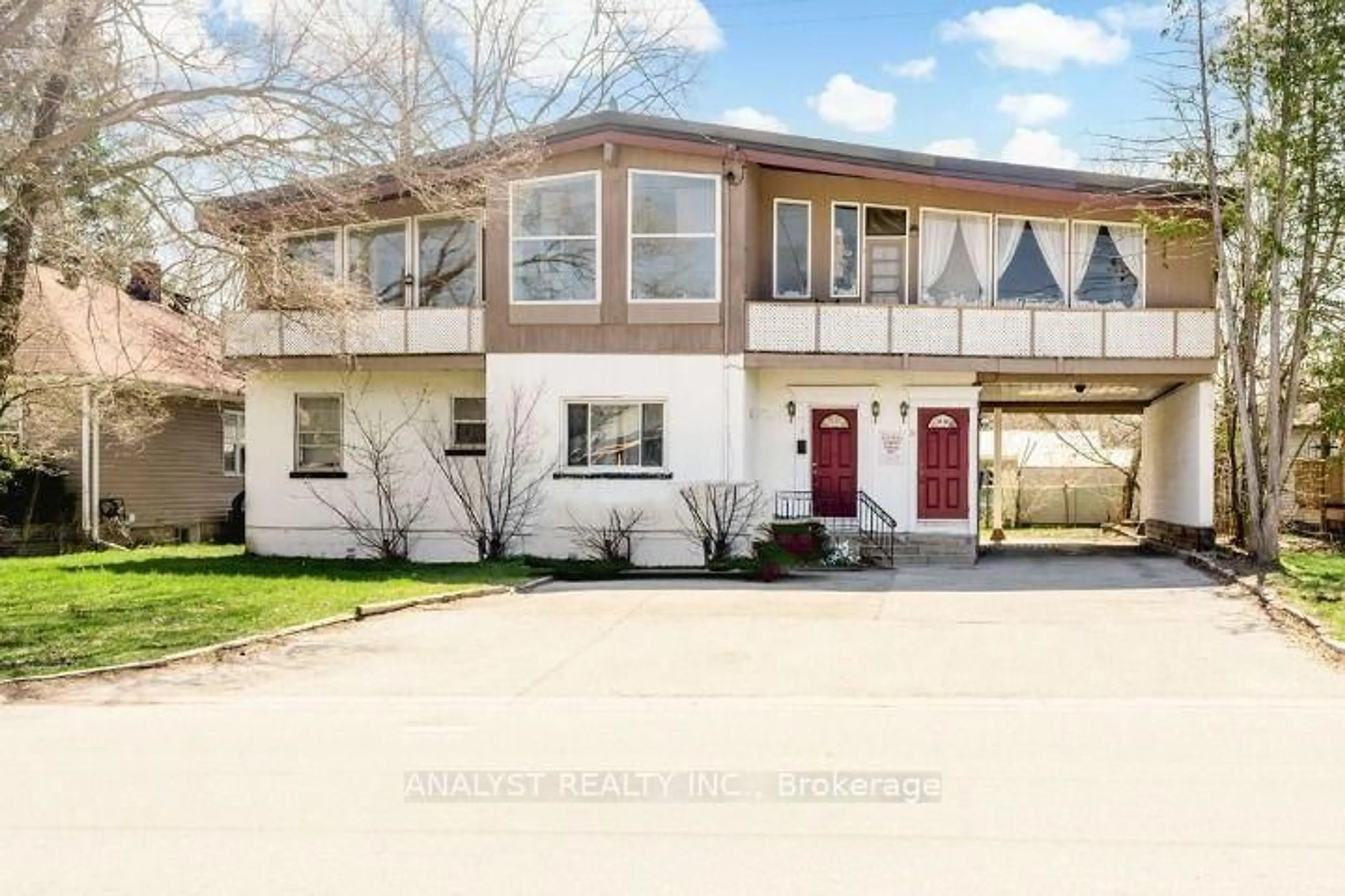 Home with vinyl exterior material, street for 37 Donald St, Barrie Ontario L4N 1E4