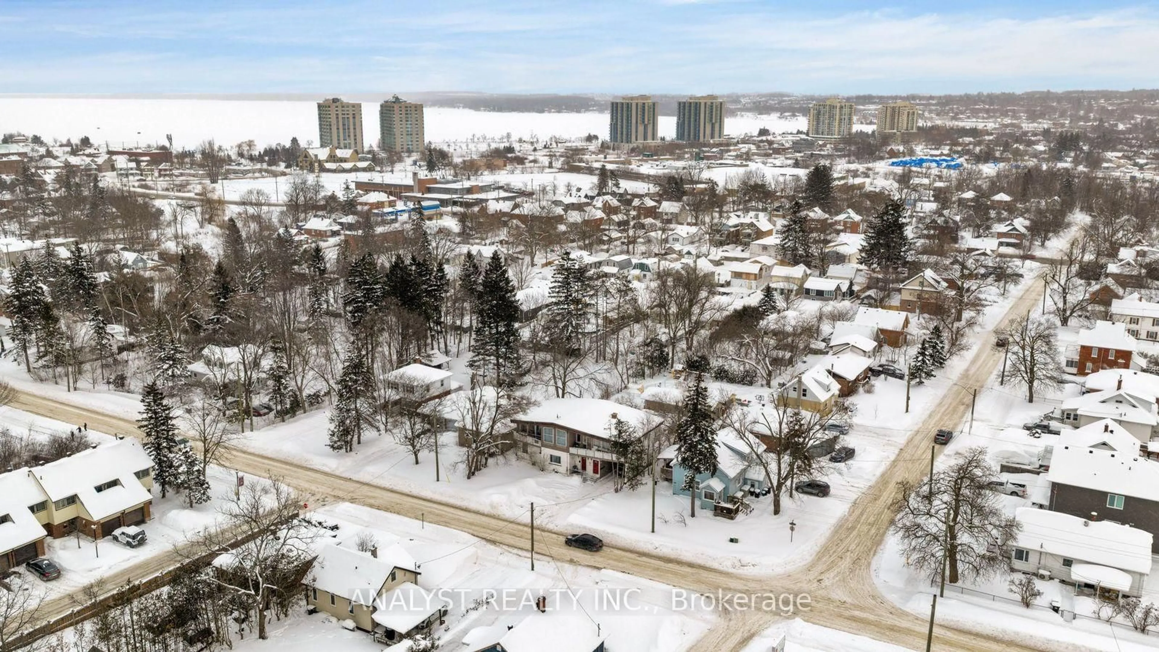 A pic from outside/outdoor area/front of a property/back of a property/a pic from drone, city buildings view from balcony for 37 Donald St, Barrie Ontario L4N 1E4