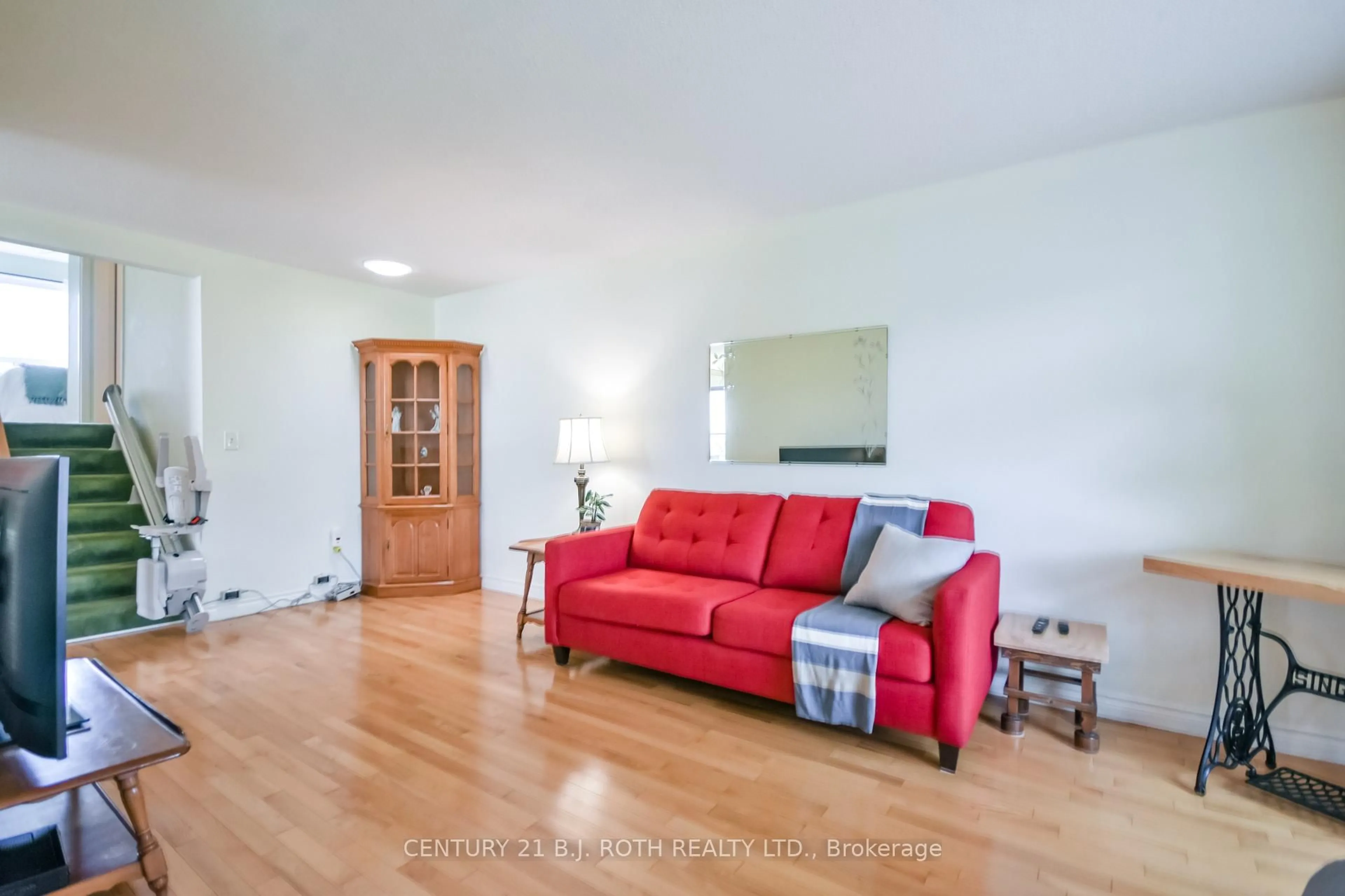 Living room with furniture, wood/laminate floor for 53 Mowat Cres, Barrie Ontario L4N 5B4