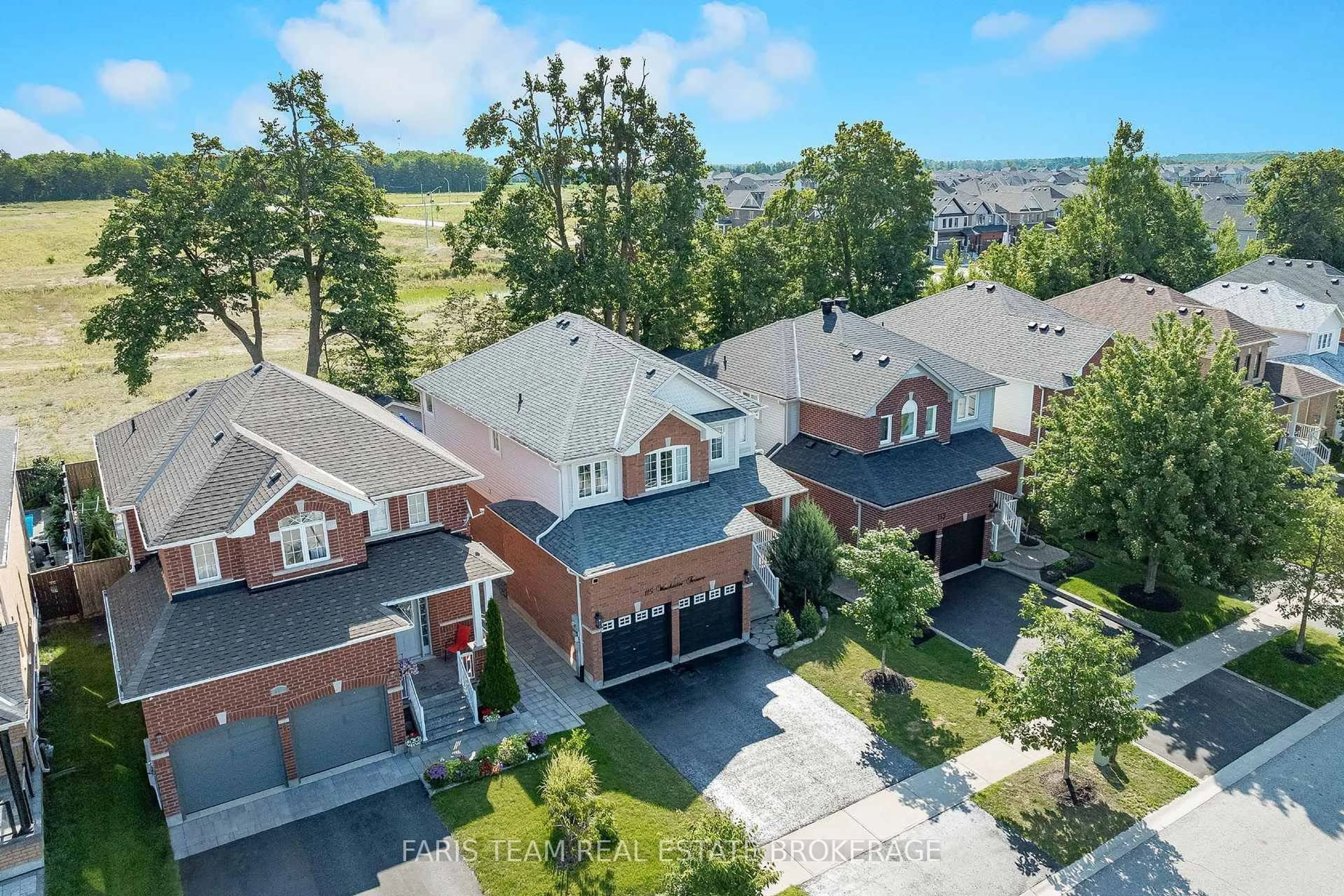 A pic from outside/outdoor area/front of a property/back of a property/a pic from drone, unknown for 115 Winchester Terr, Barrie Ontario L4M 0B3