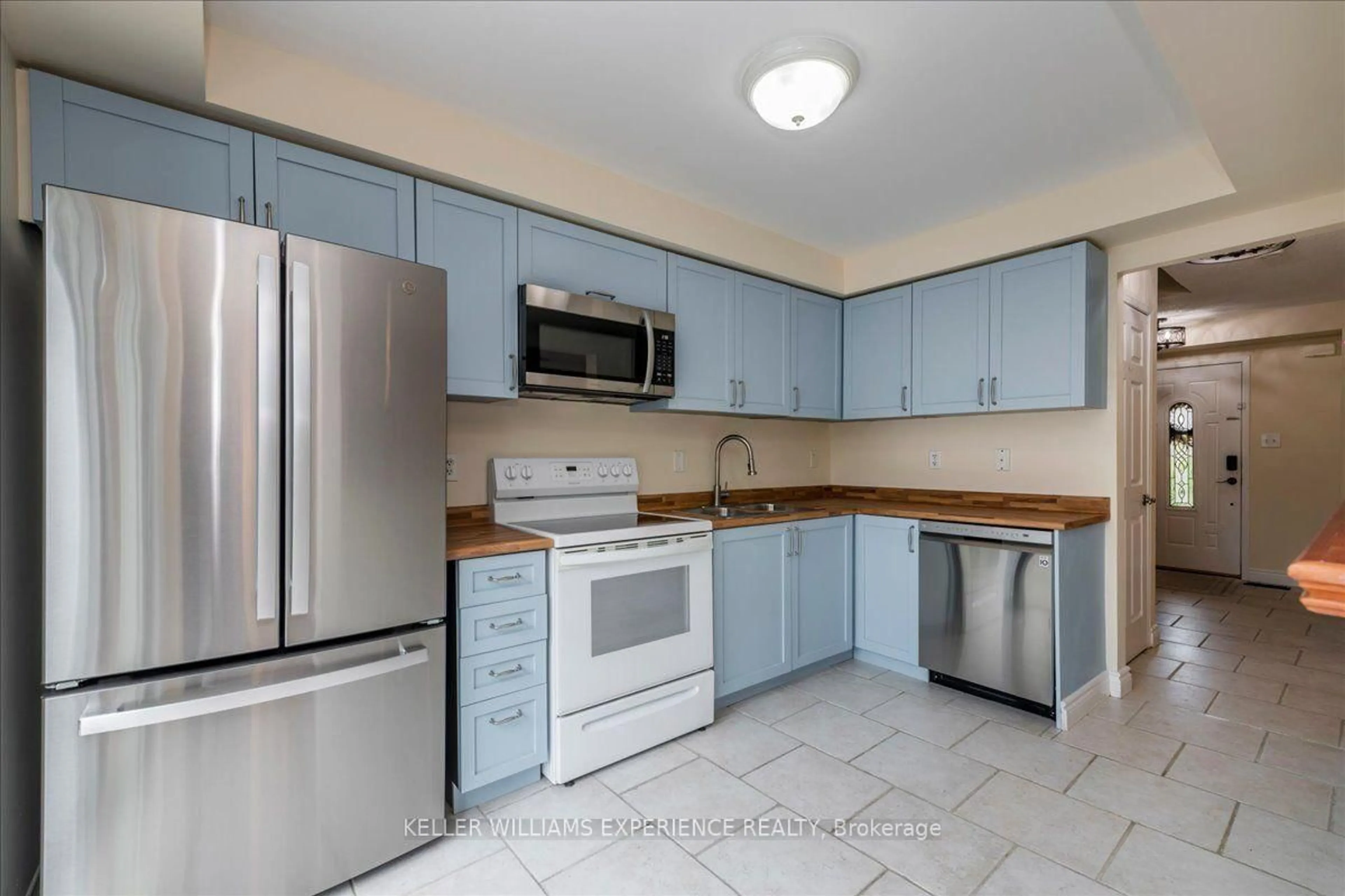 Standard kitchen, ceramic/tile floor for 10 SUNSET Pl, Barrie Ontario L4N 0T7