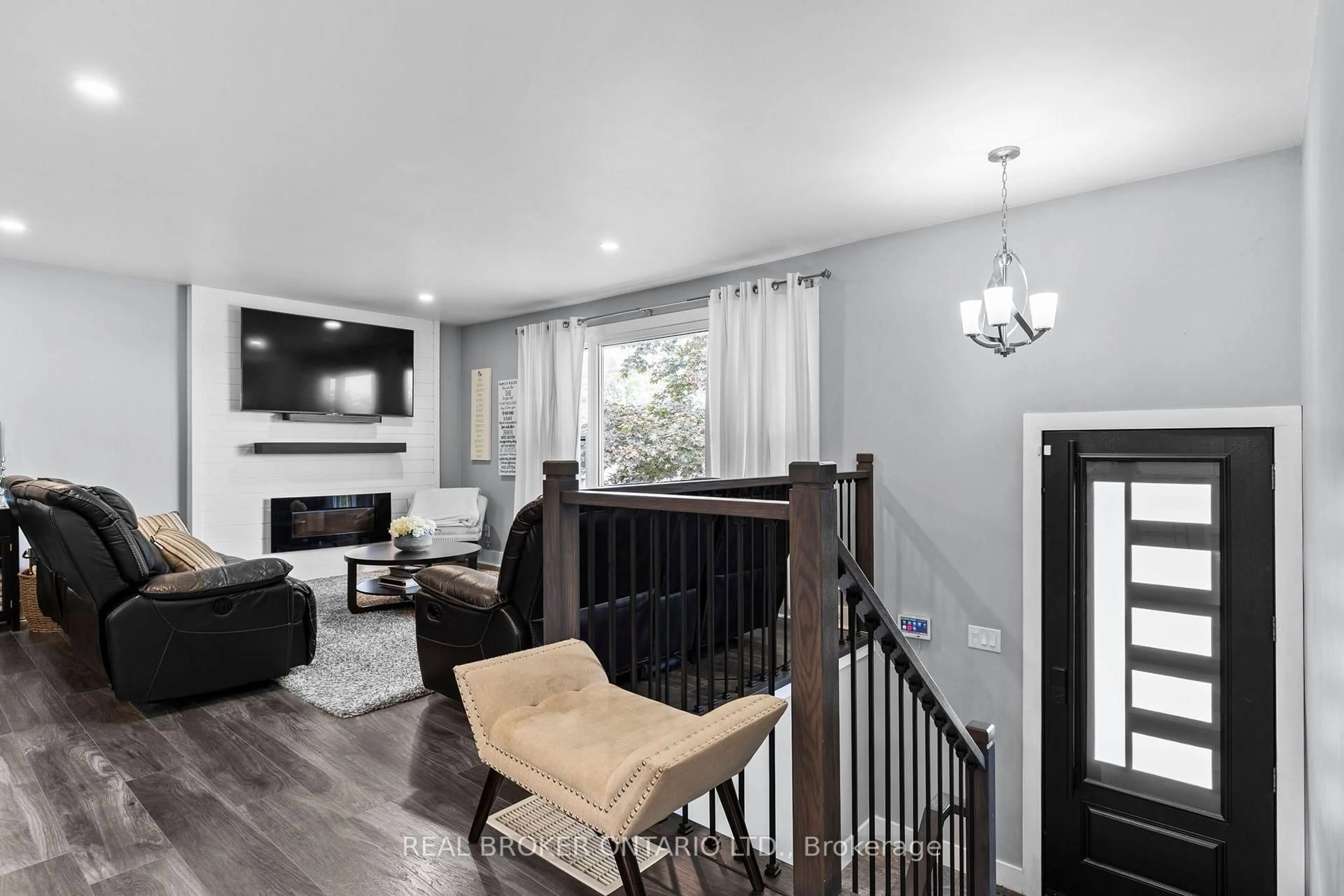 Living room with furniture, wood/laminate floor for 92 Quinn Ave, Orillia Ontario L3V 3H5