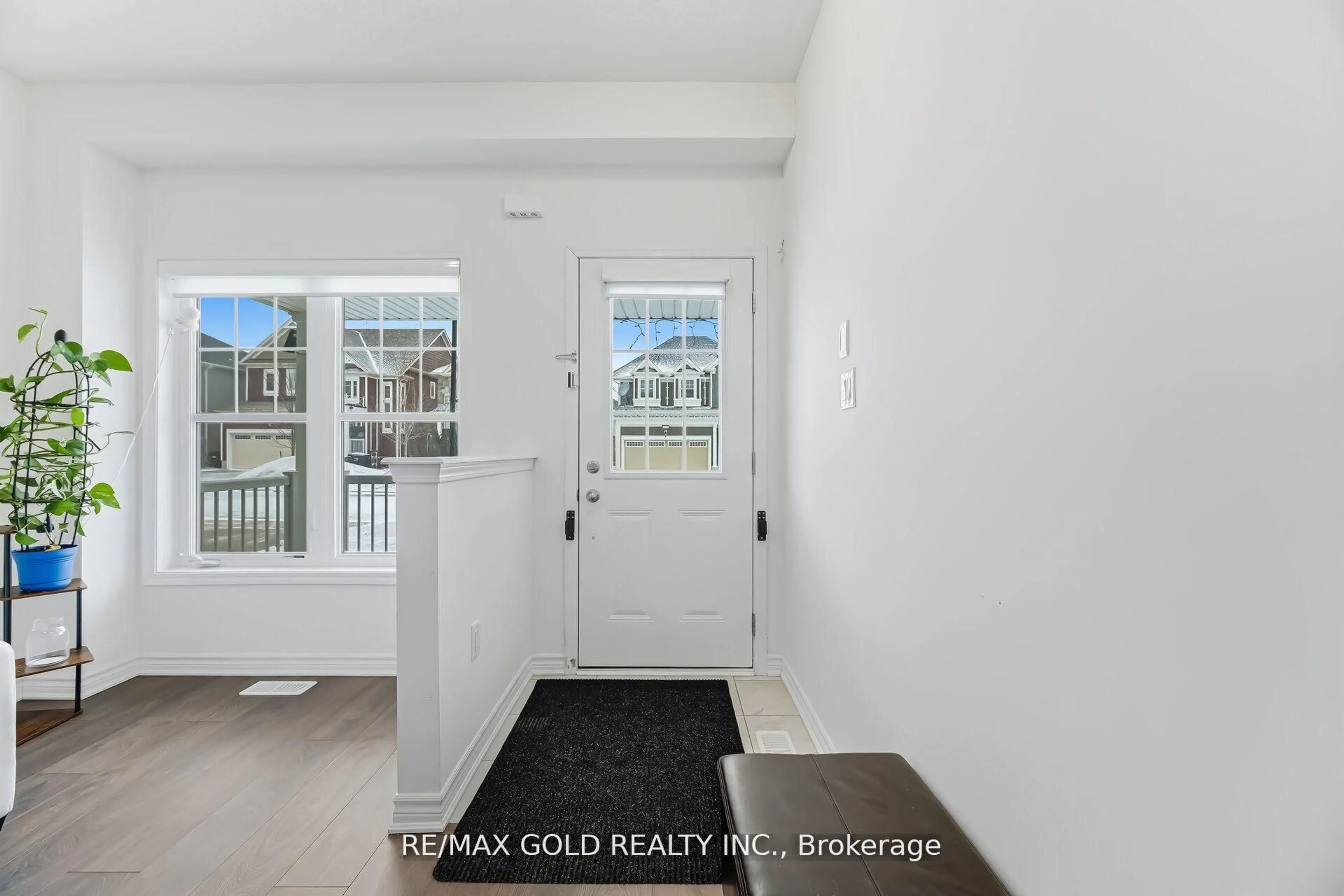 Indoor entryway for 30 Hills Thistle Dr, Wasaga Beach Ontario L9E 0J3