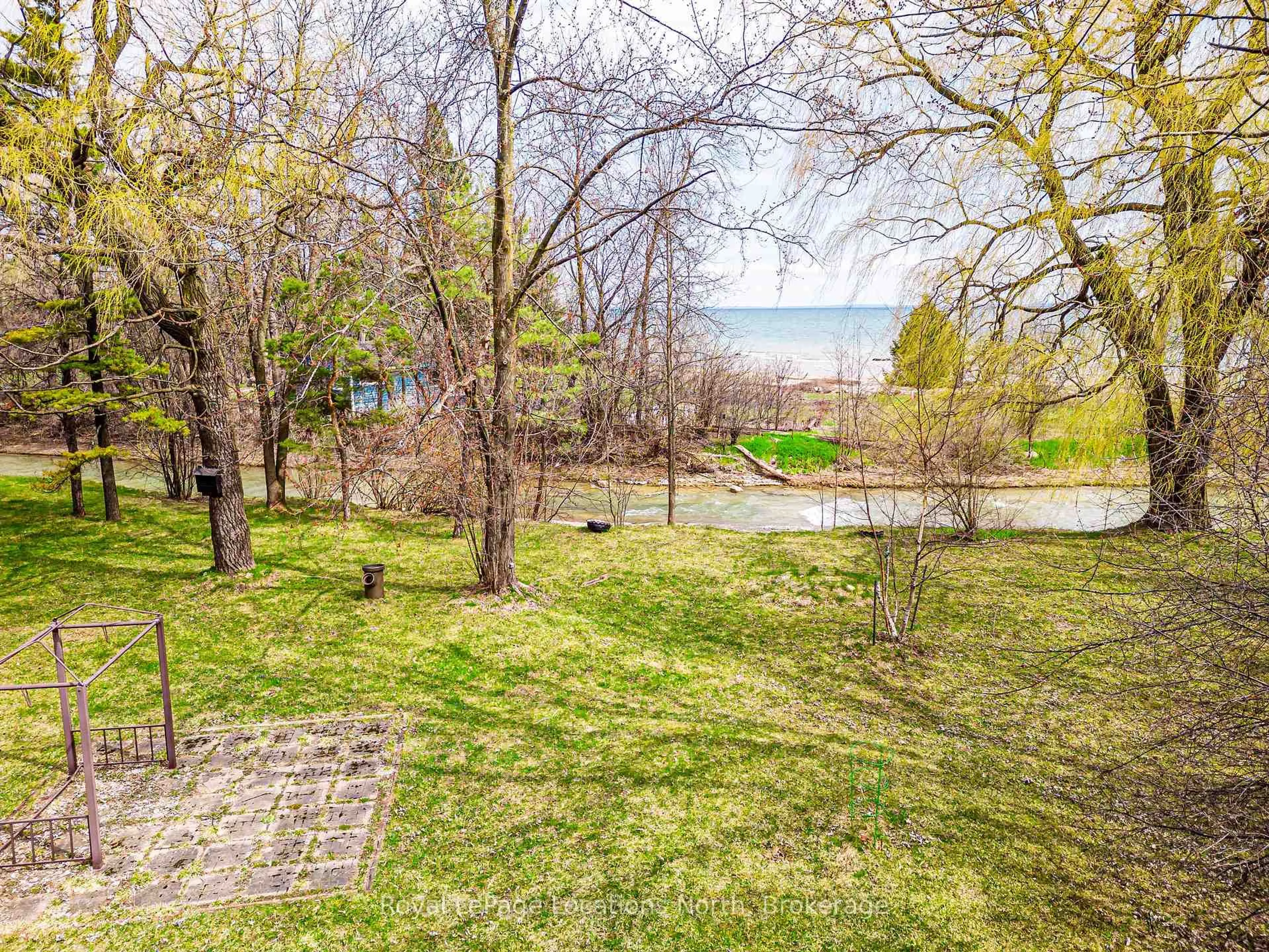 A pic from outside/outdoor area/front of a property/back of a property/a pic from drone, water/lake/river/ocean view for 21 Eva Cres, Collingwood Ontario L9Y 5R1