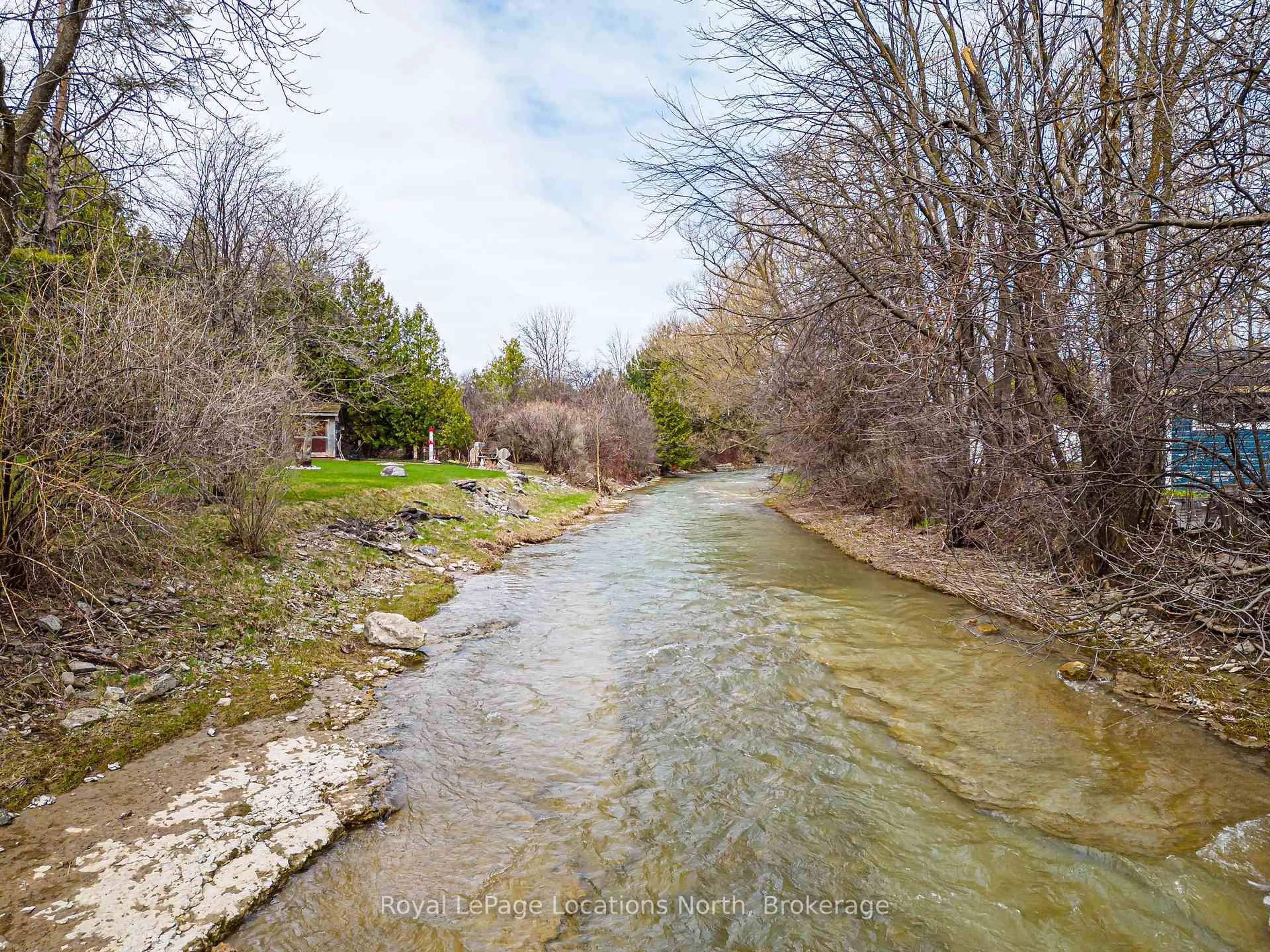Blurry image for 21 Eva Cres, Collingwood Ontario L9Y 5R1