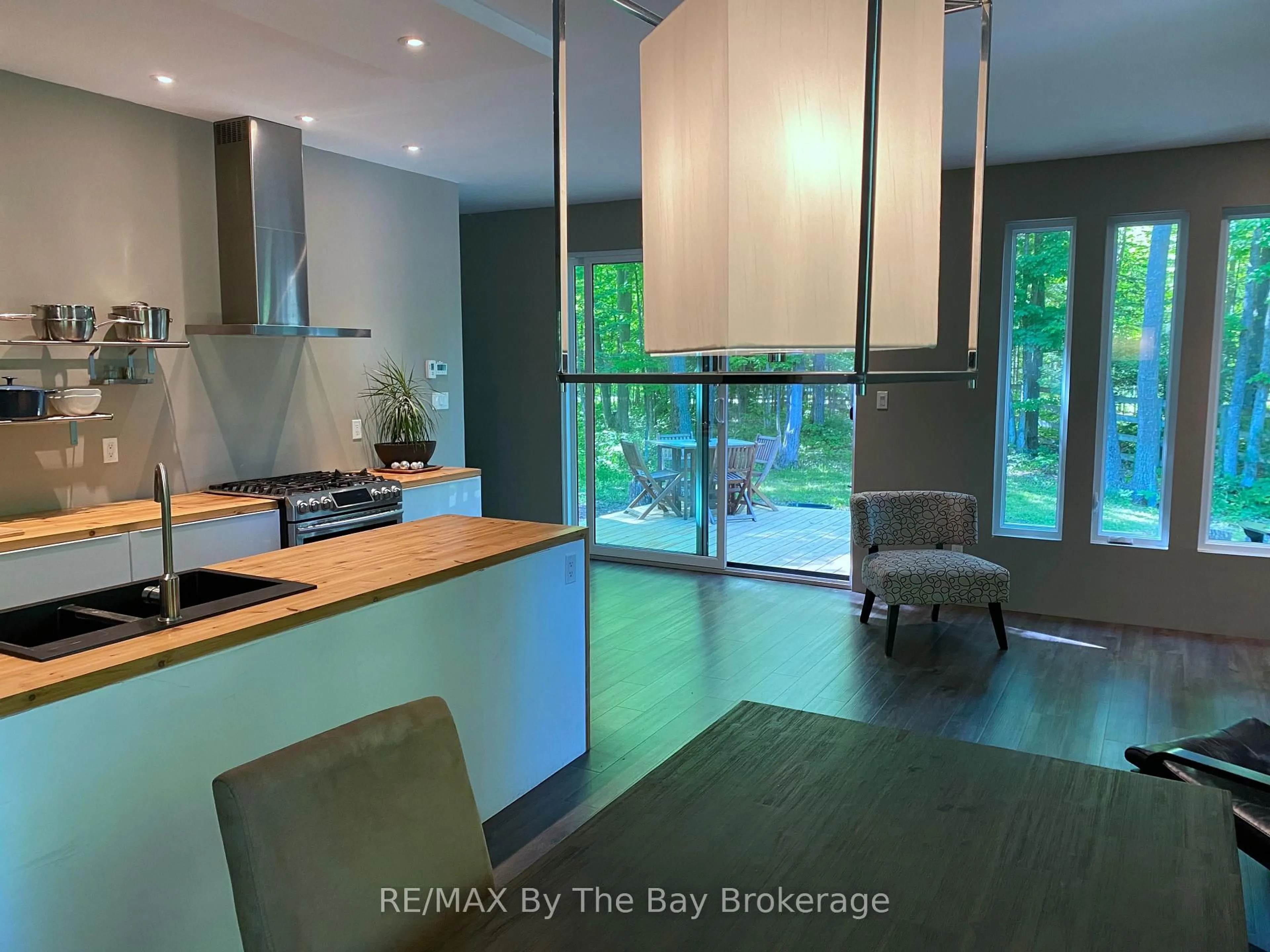 Open concept kitchen, ceramic/tile floor for 33 St. Laurent Blvd, Tiny Ontario L9M 0J2