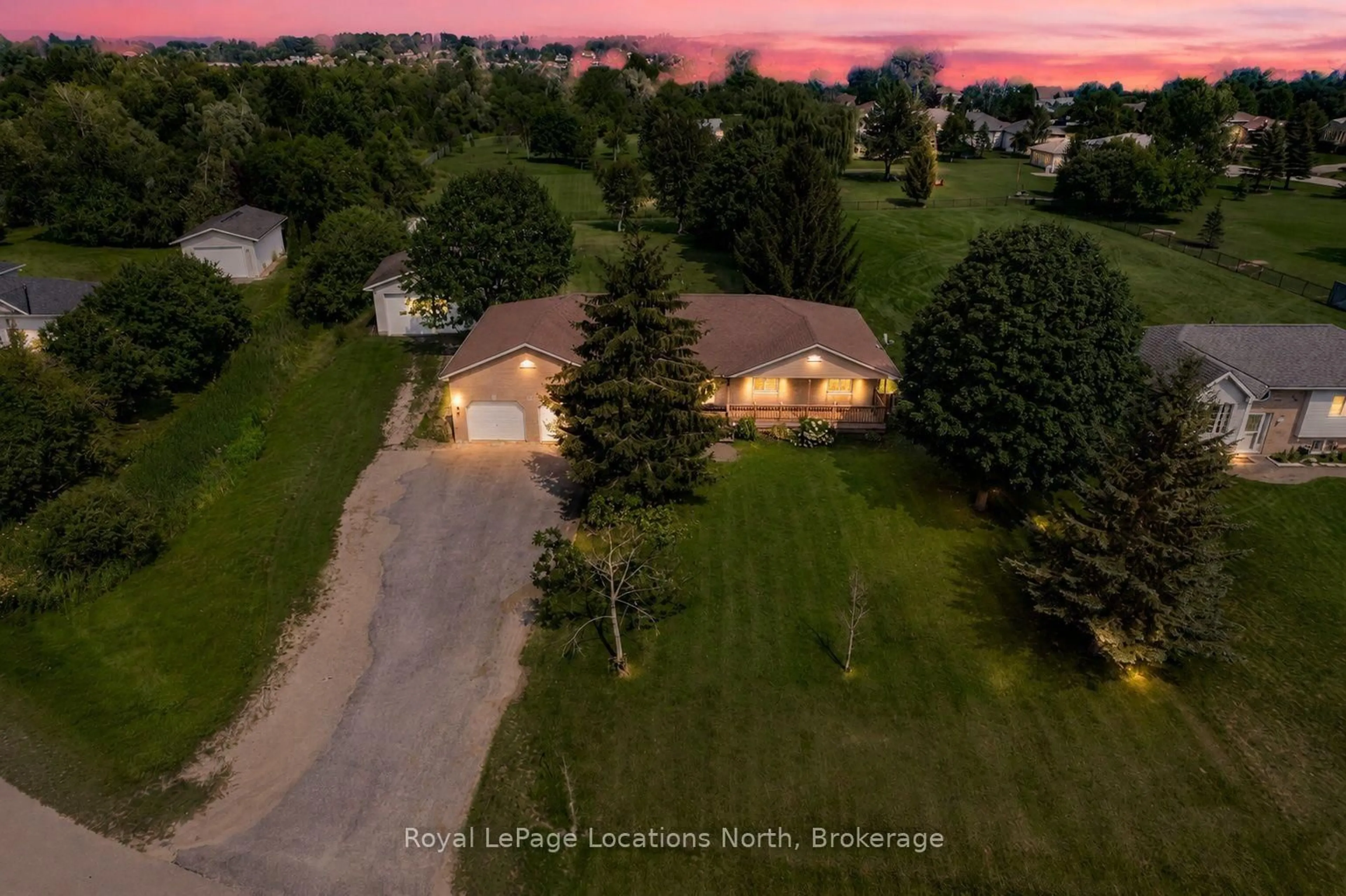 A pic from outside/outdoor area/front of a property/back of a property/a pic from drone, street for 28 Marl Creek Dr, Springwater Ontario L0L 2K0