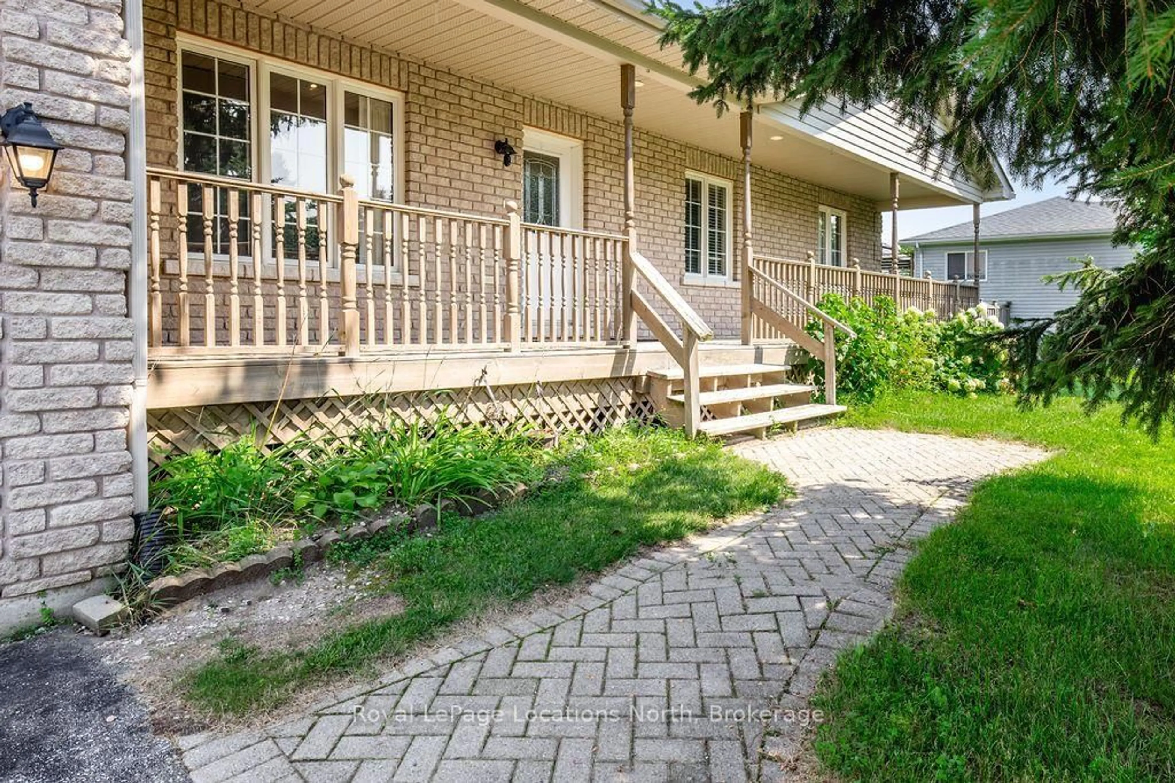 Patio, street for 28 Marl Creek Dr, Springwater Ontario L0L 2K0