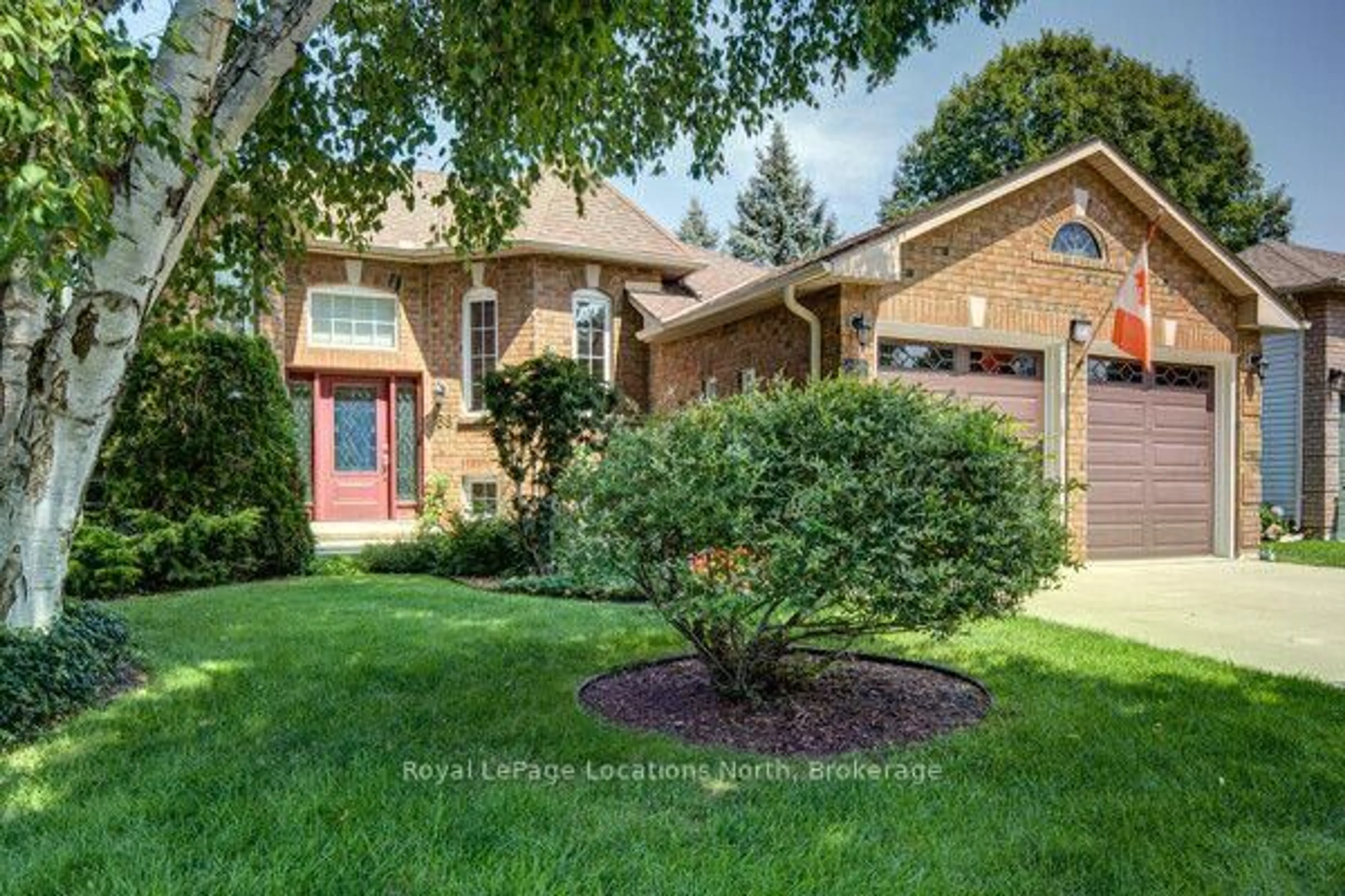 Home with brick exterior material, street for 68 Acorn Cres, Wasaga Beach Ontario L9Z 1L7
