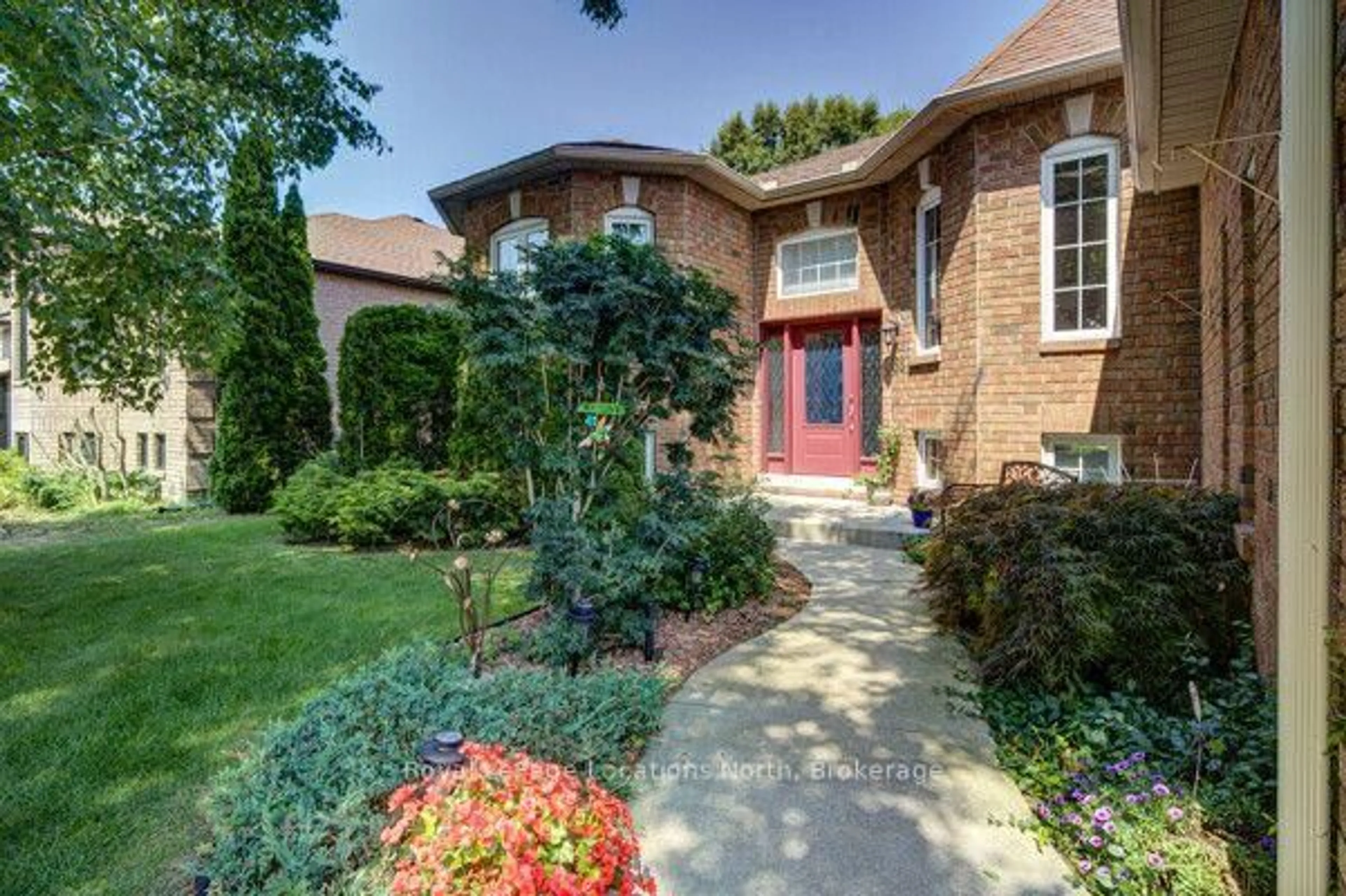 Home with brick exterior material, street for 68 Acorn Cres, Wasaga Beach Ontario L9Z 1L7