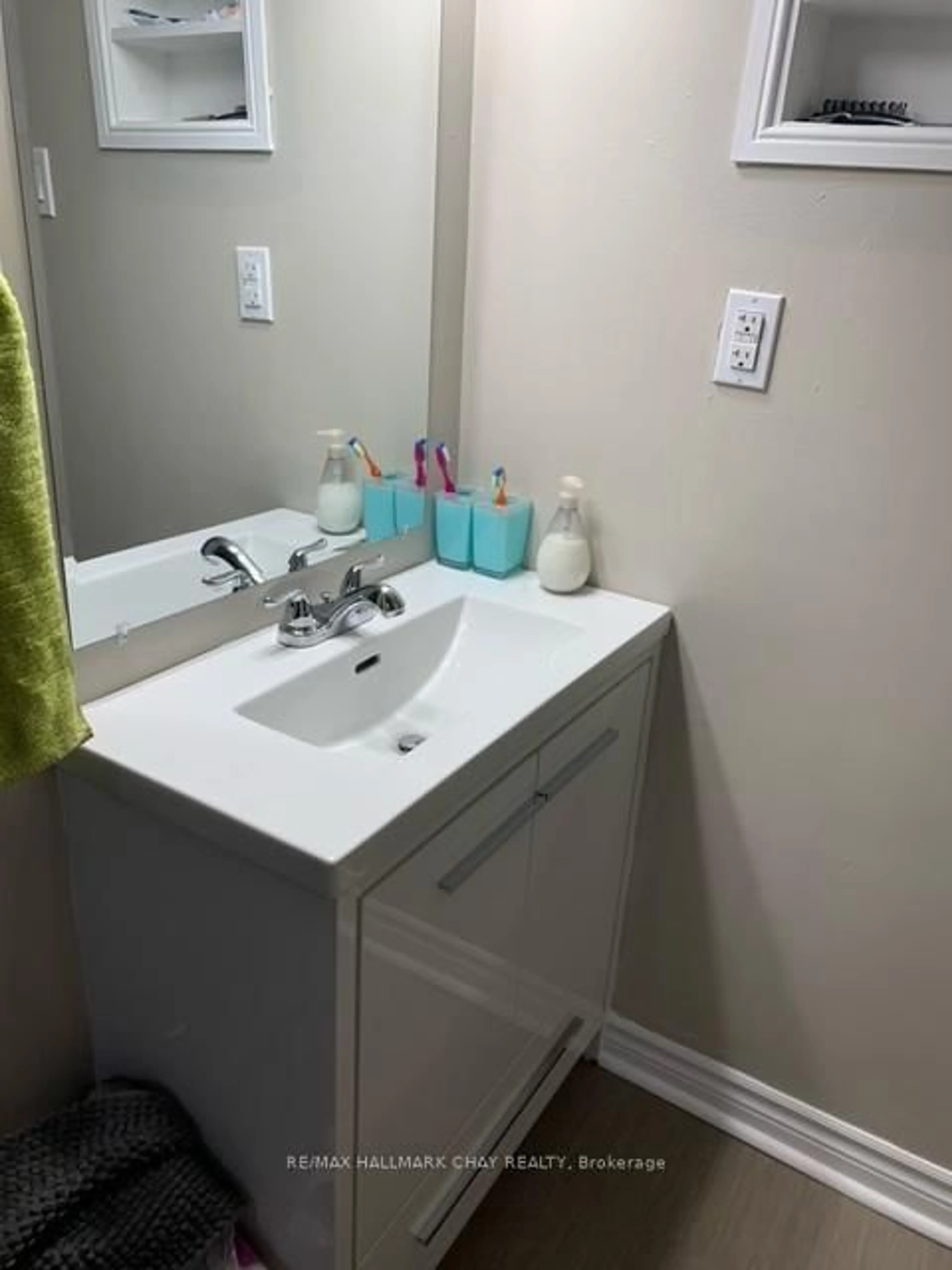 Standard bathroom, unknown for 58 Penetang St #1-4, Barrie Ontario L4M 1V6