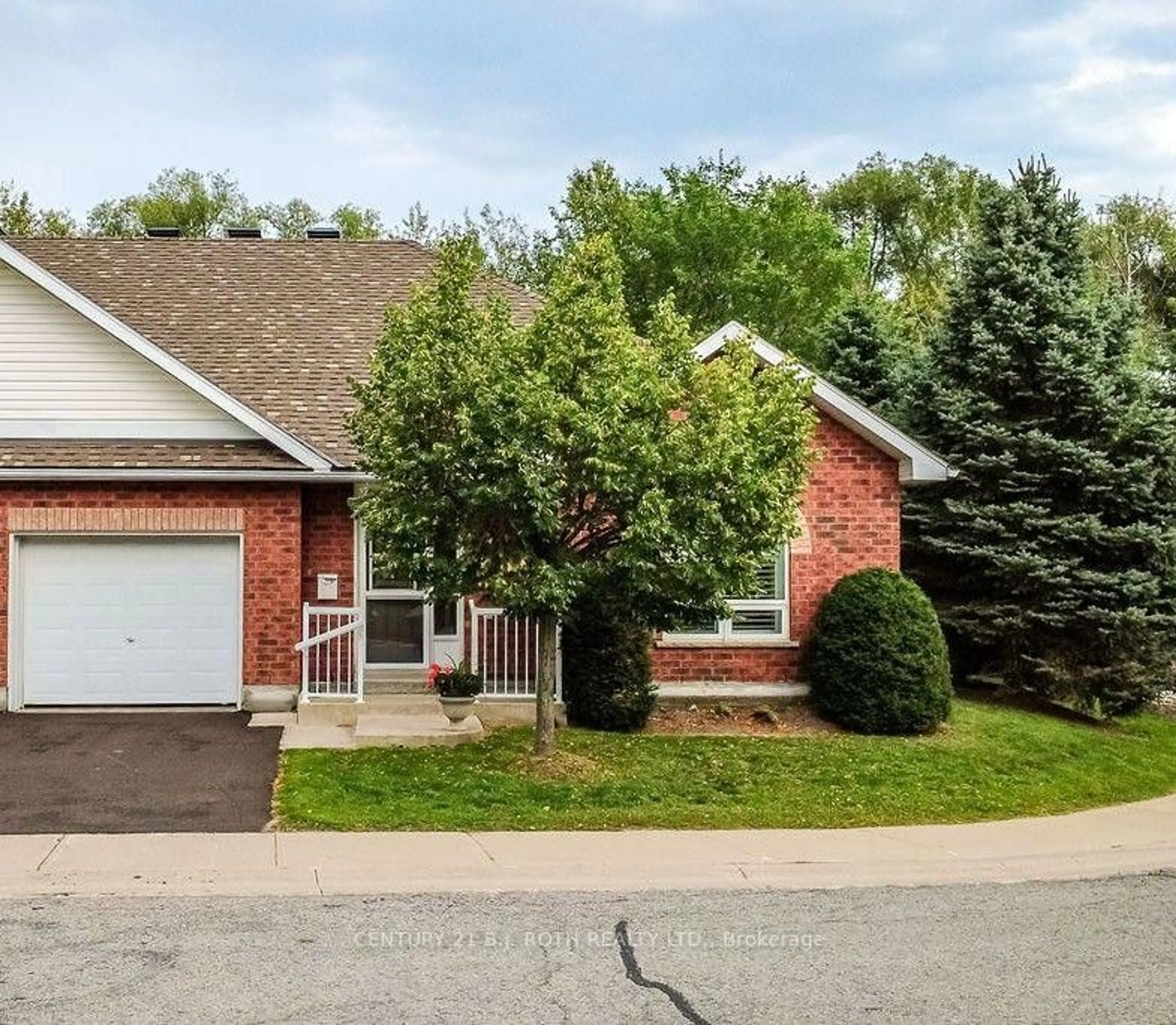 Home with brick exterior material, street for 318 LITTLE Ave #27, Barrie Ontario L4N 2Z6