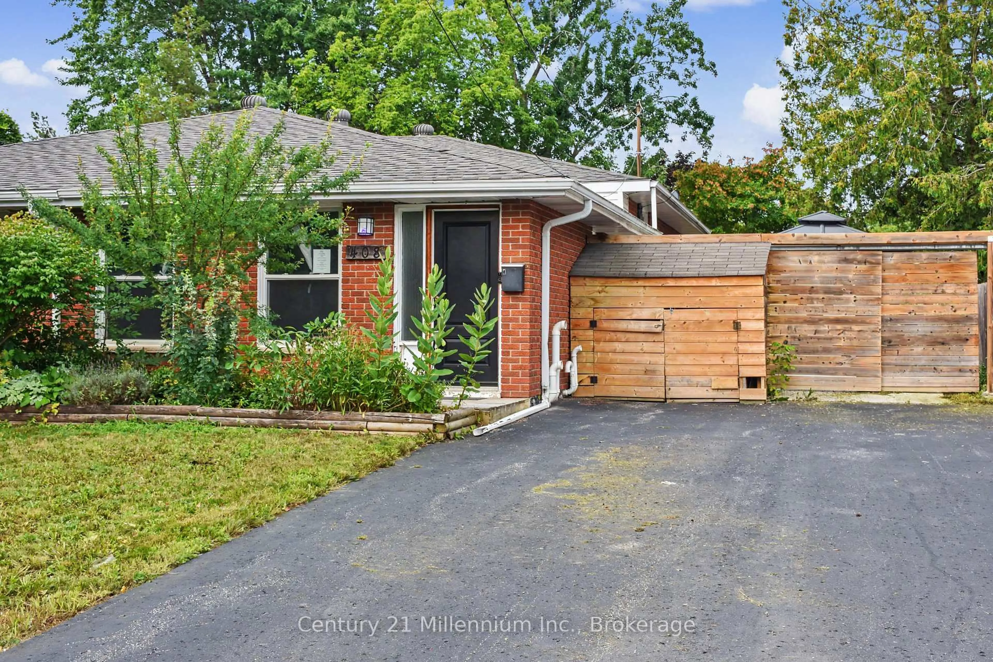 Home with brick exterior material, street for 408 Walnut St, Collingwood Ontario L9Y 4C7