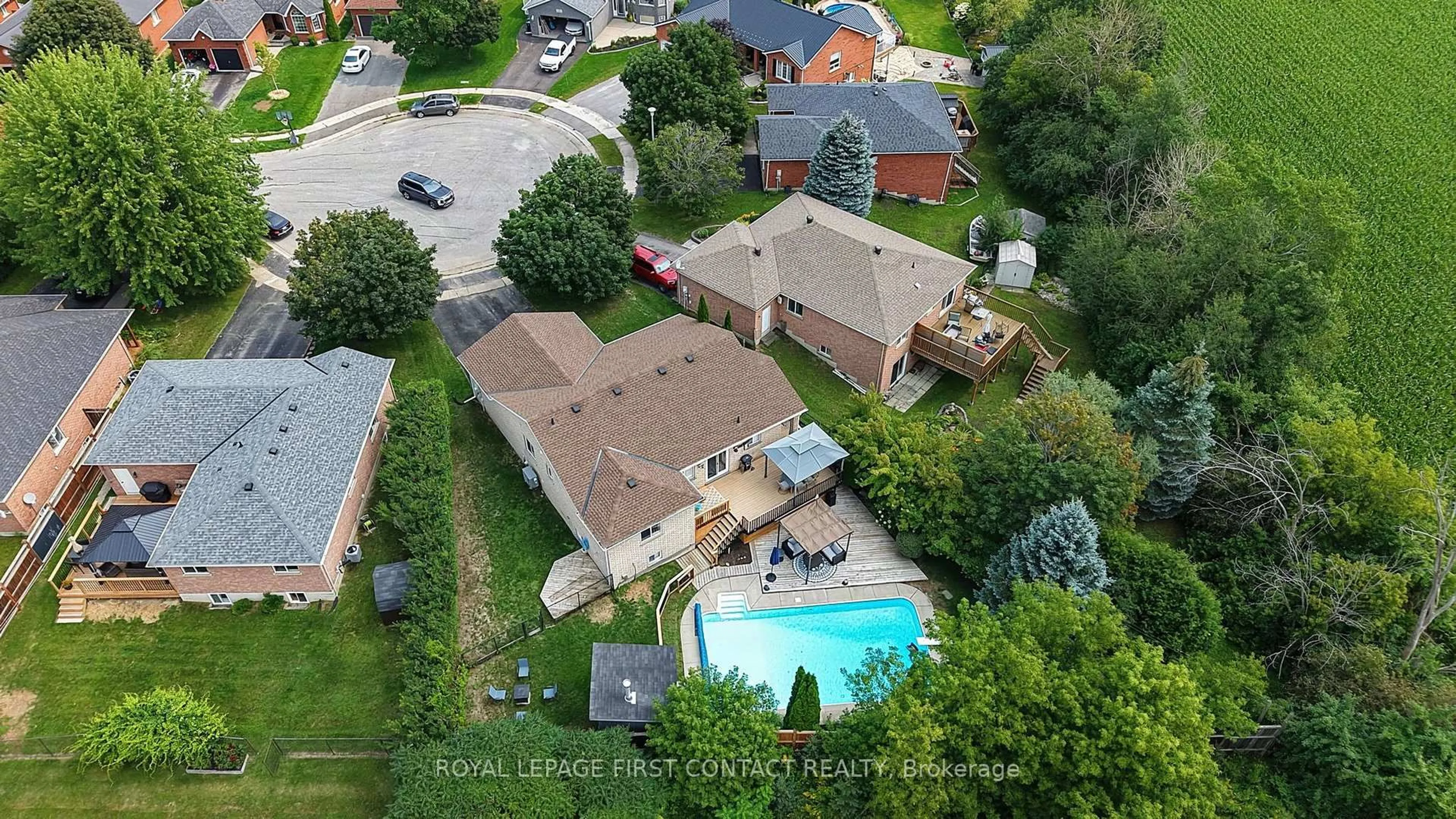 A pic from outside/outdoor area/front of a property/back of a property/a pic from drone, unknown for 14 HUNTER Crt, Springwater Ontario L0L 1P0