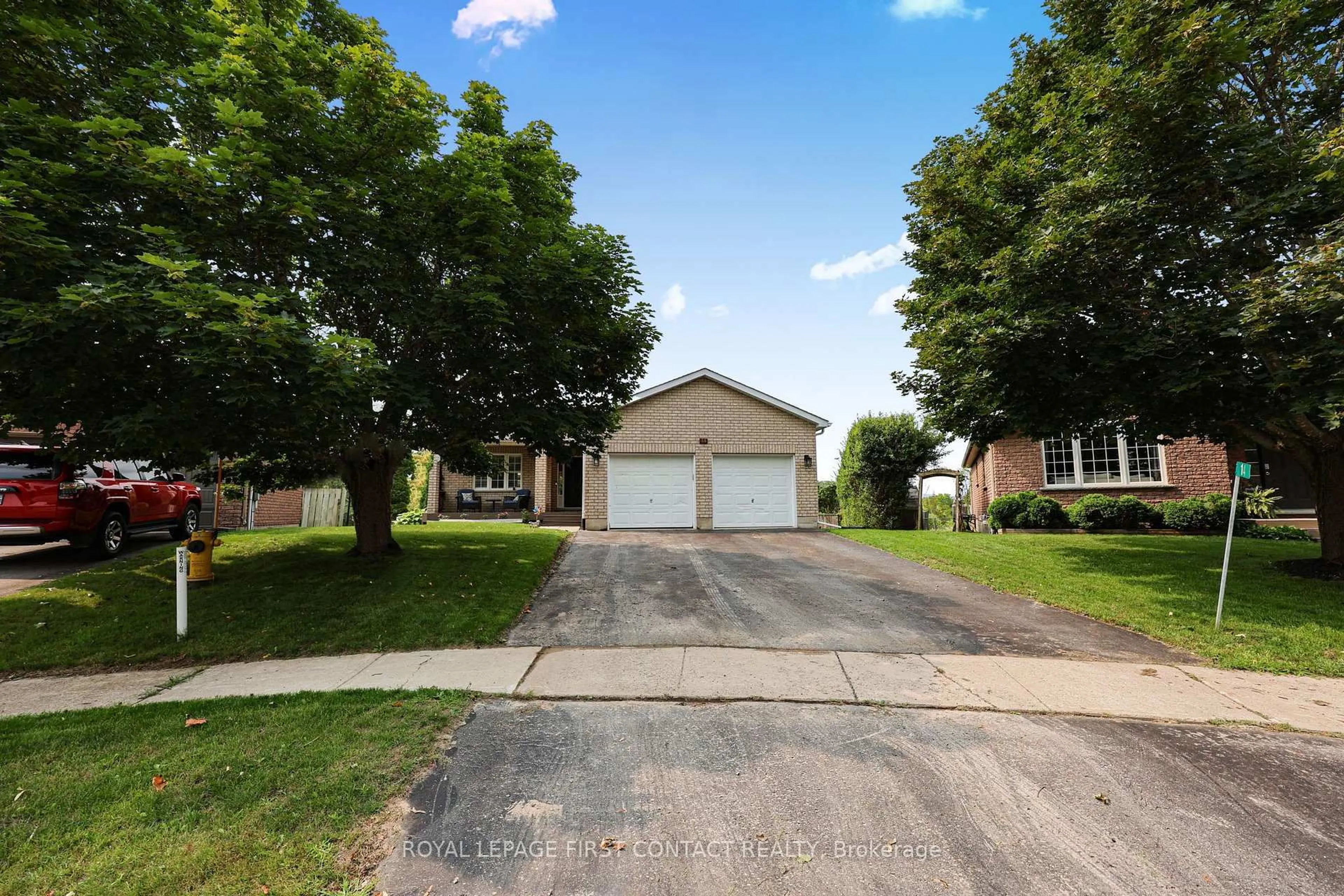 A pic from outside/outdoor area/front of a property/back of a property/a pic from drone, street for 14 HUNTER Crt, Springwater Ontario L0L 1P0
