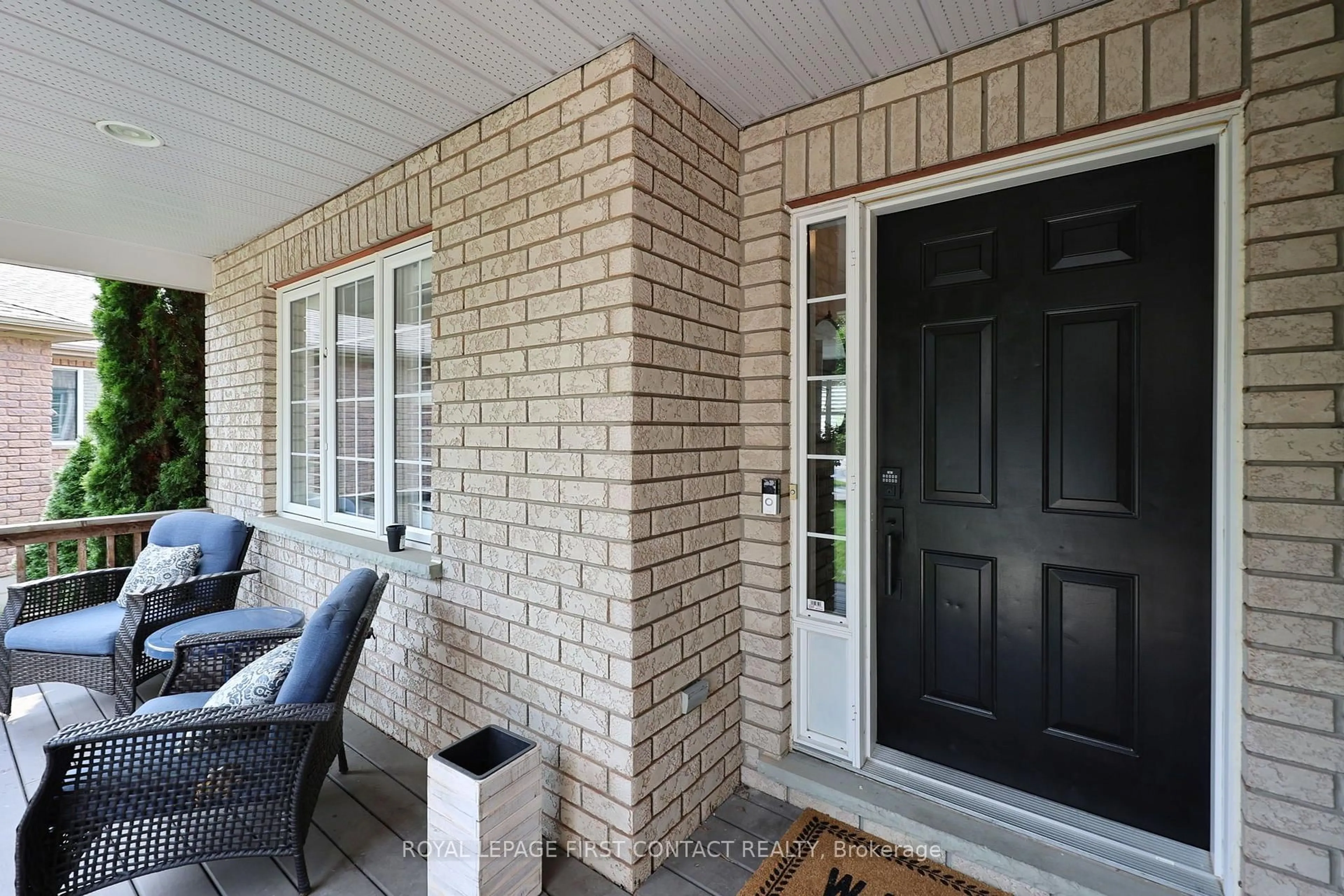 Home with brick exterior material, street for 14 HUNTER Crt, Springwater Ontario L0L 1P0