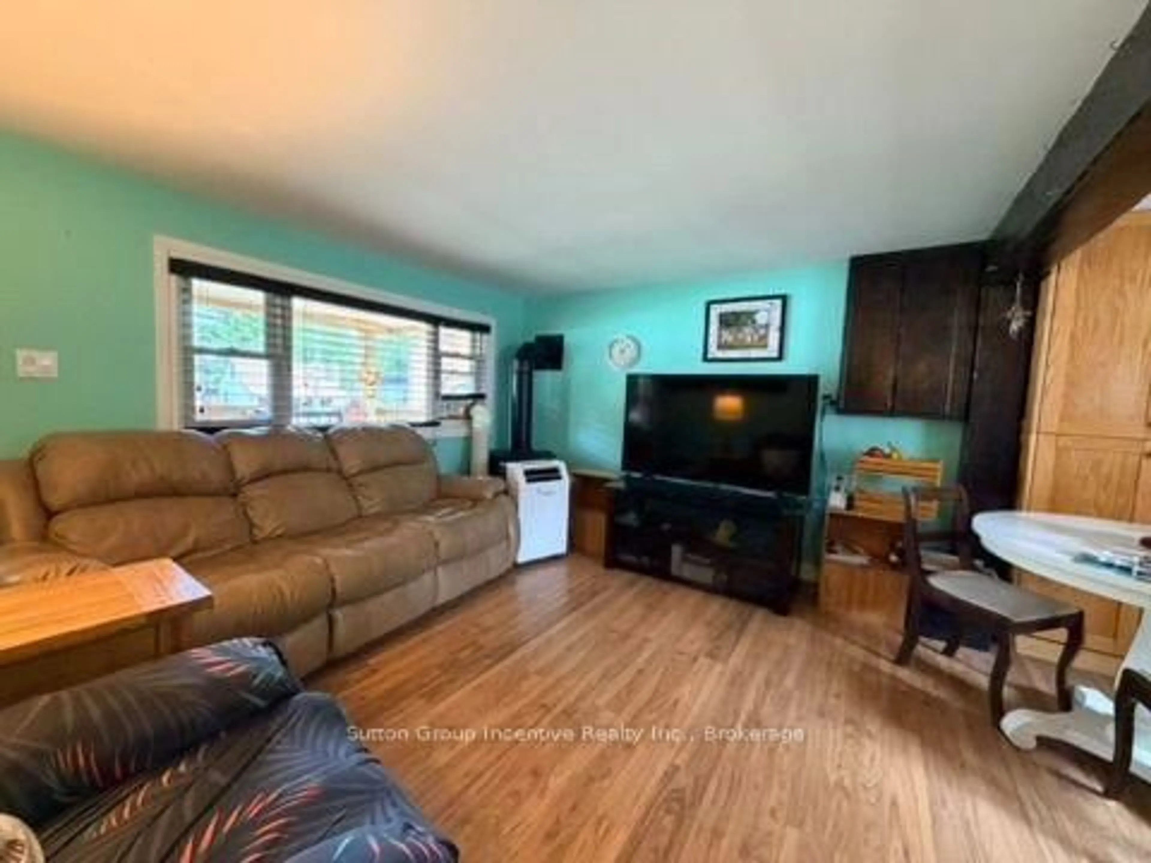 Living room with furniture, wood/laminate floor for 341 Saint Jean St, Orillia Ontario L3V 4L6
