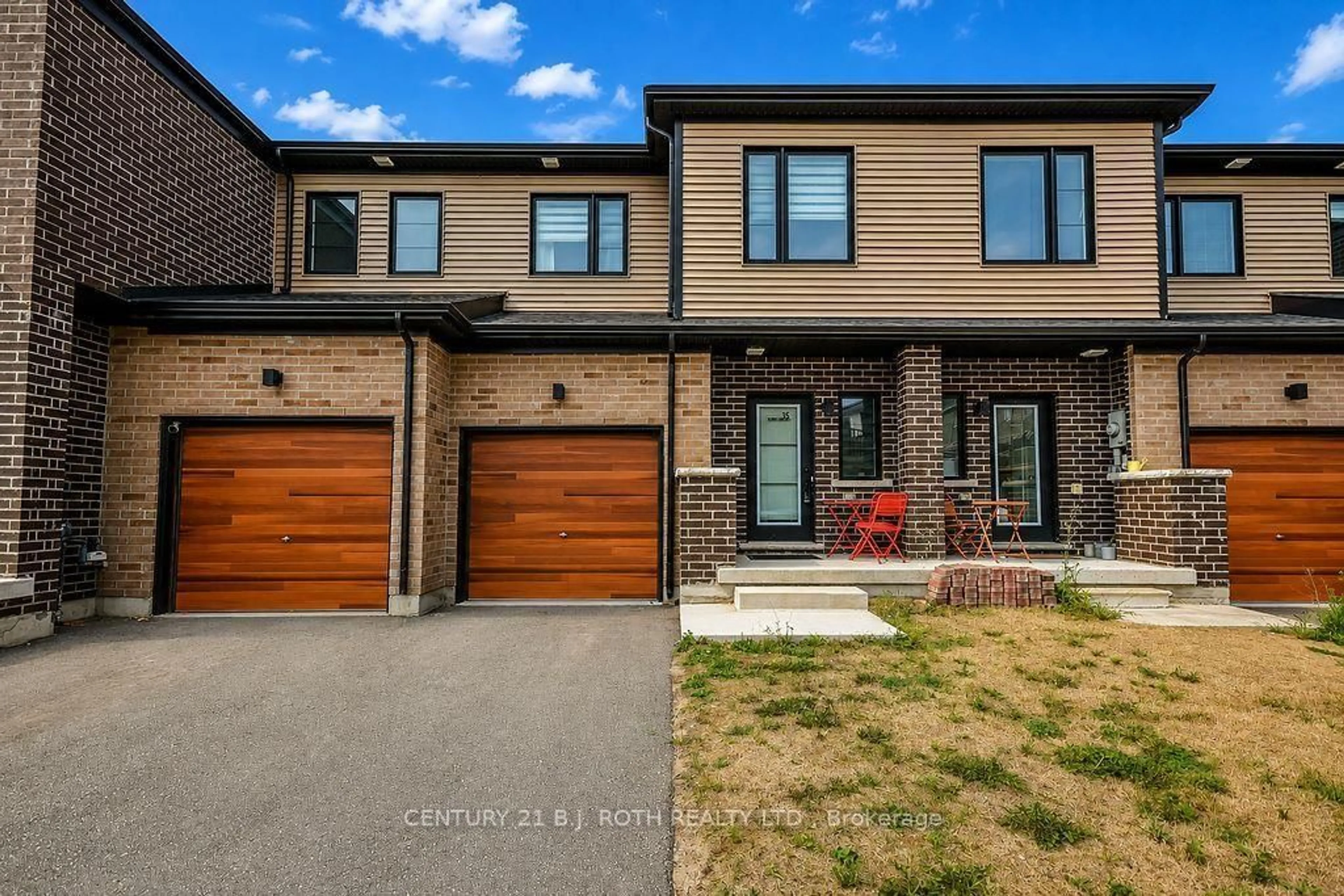 Home with brick exterior material, street for 35 Pumpkin Corner Cres, Barrie Ontario L9J 0T5