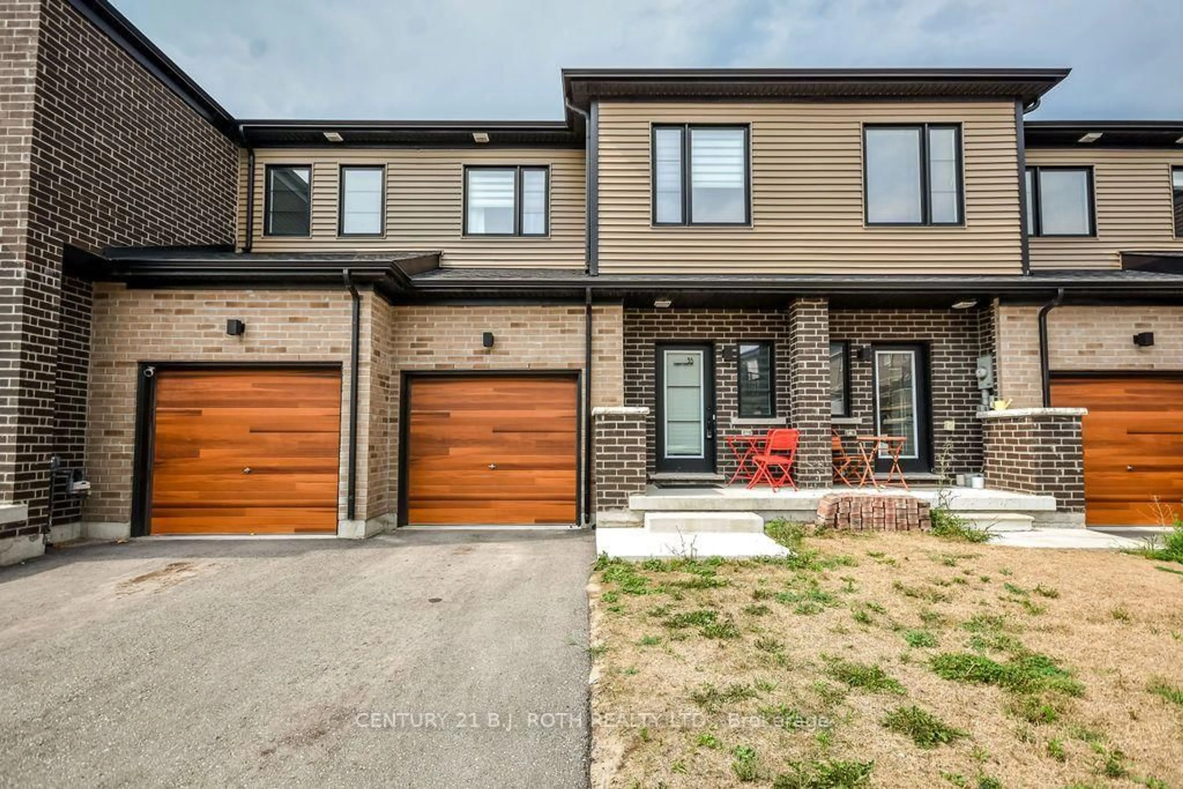 Home with brick exterior material, street for 35 Pumpkin Corner Cres, Barrie Ontario L9J 0T5