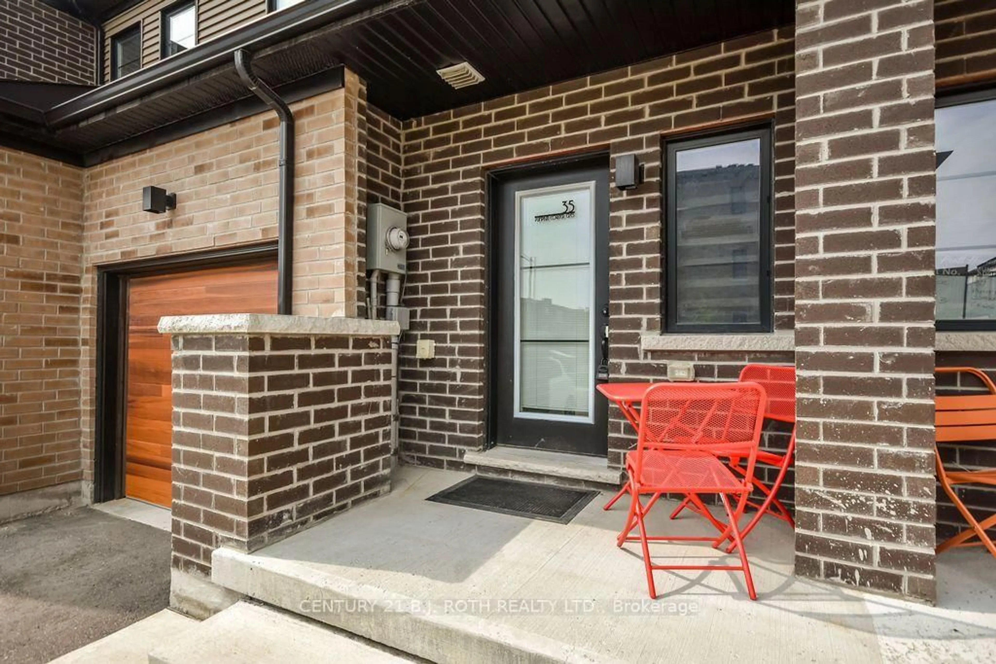 Home with brick exterior material, street for 35 Pumpkin Corner Cres, Barrie Ontario L9J 0T5