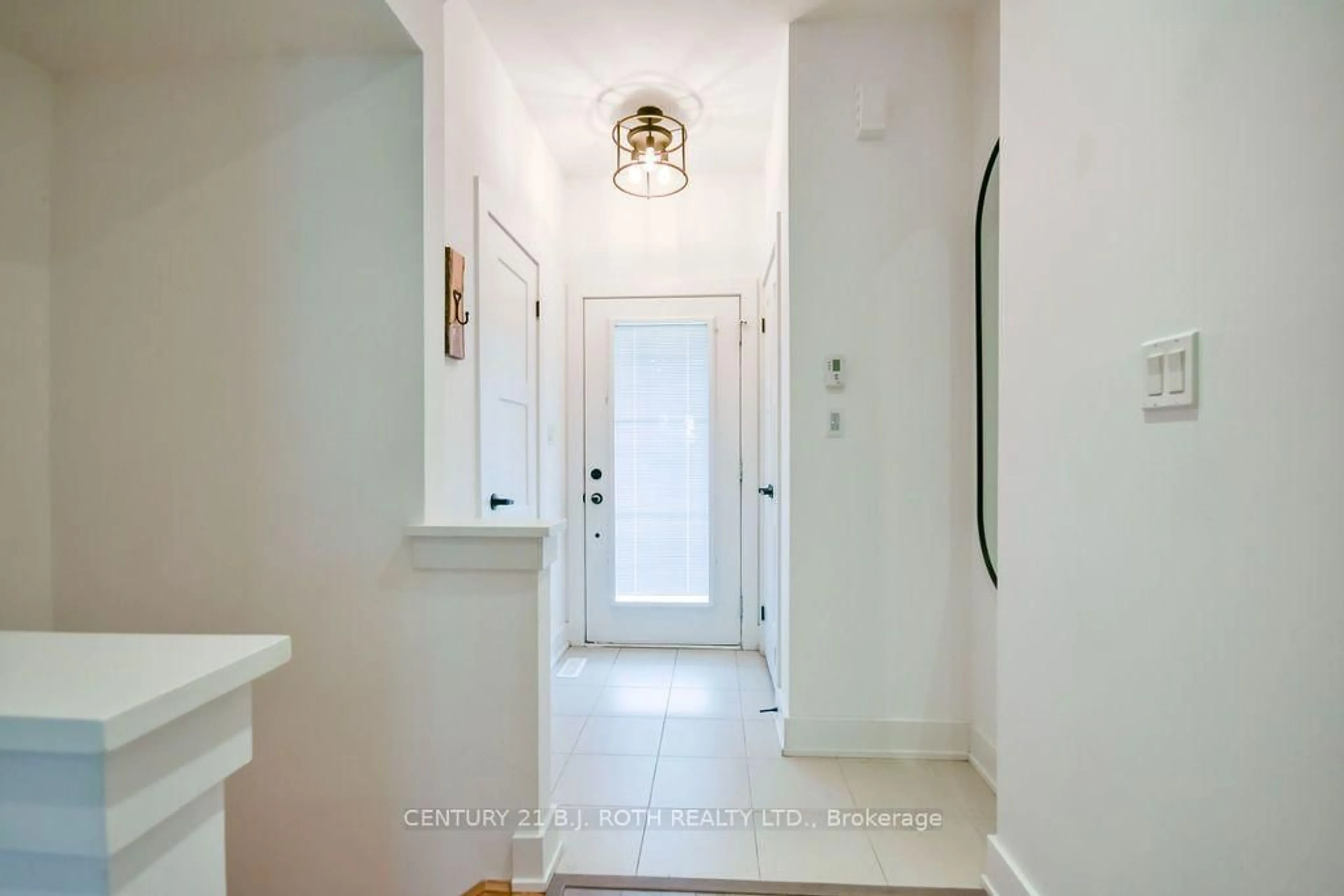 Indoor entryway for 35 Pumpkin Corner Cres, Barrie Ontario L9J 0T5