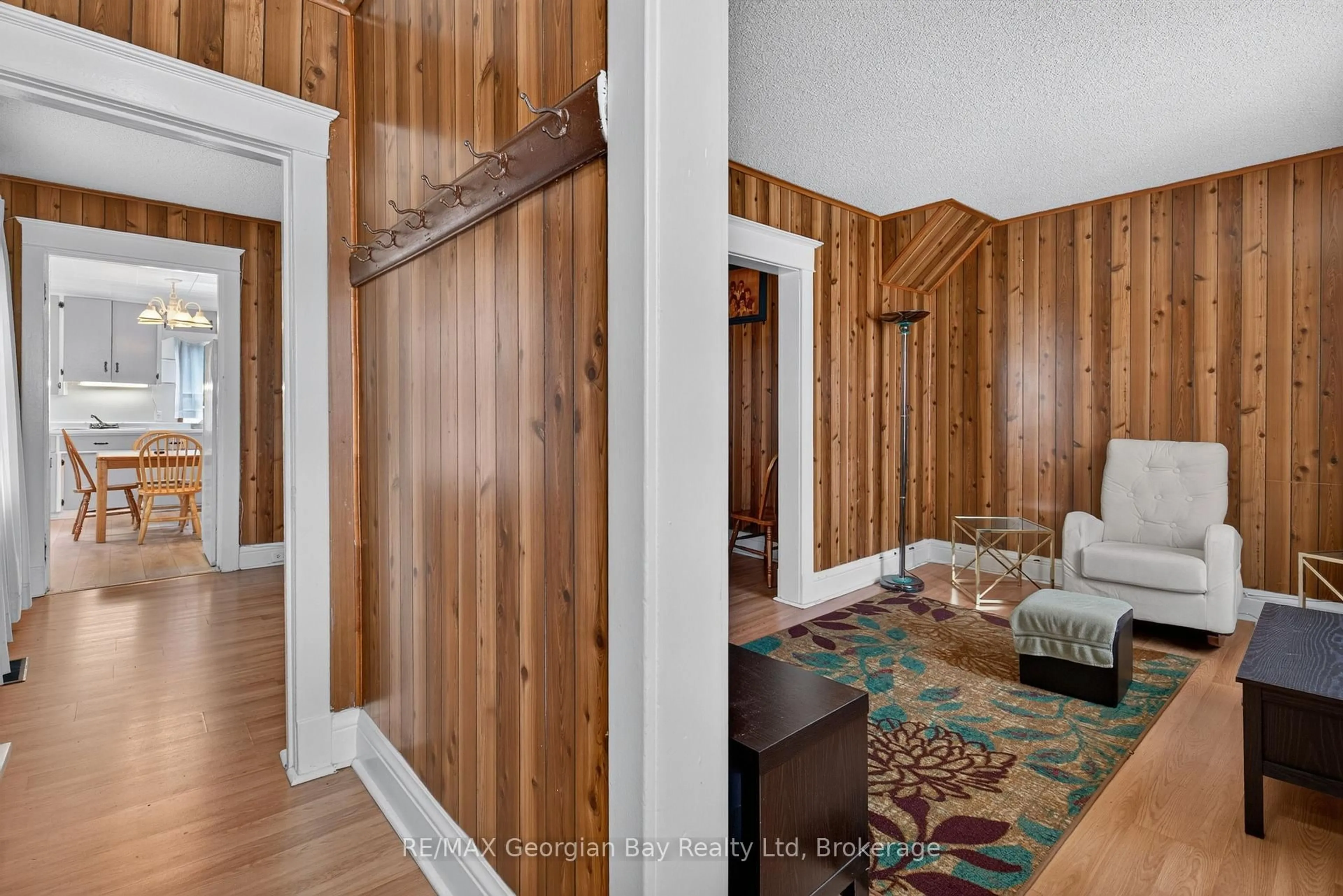 Indoor entryway for 375 Horrell Ave, Midland Ontario L4R 2A5